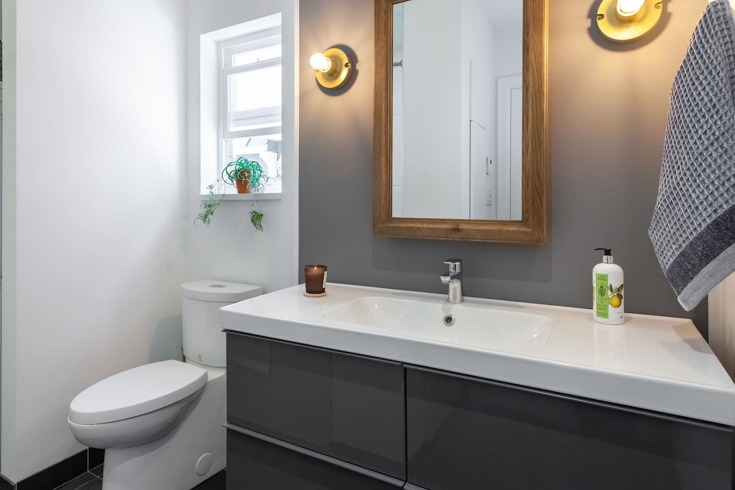 Build in medicine cabinet, vanity with drawer.