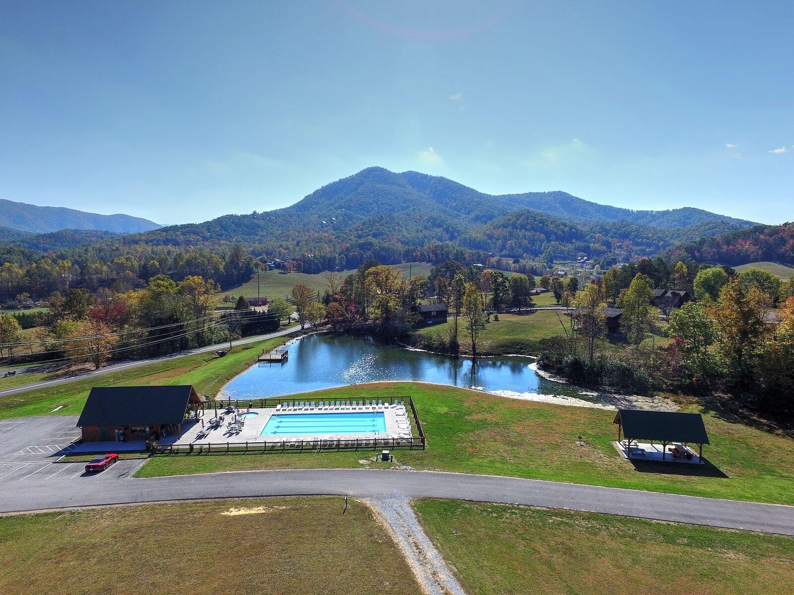 Gypsy Road - Community Pool and Fishing Pond