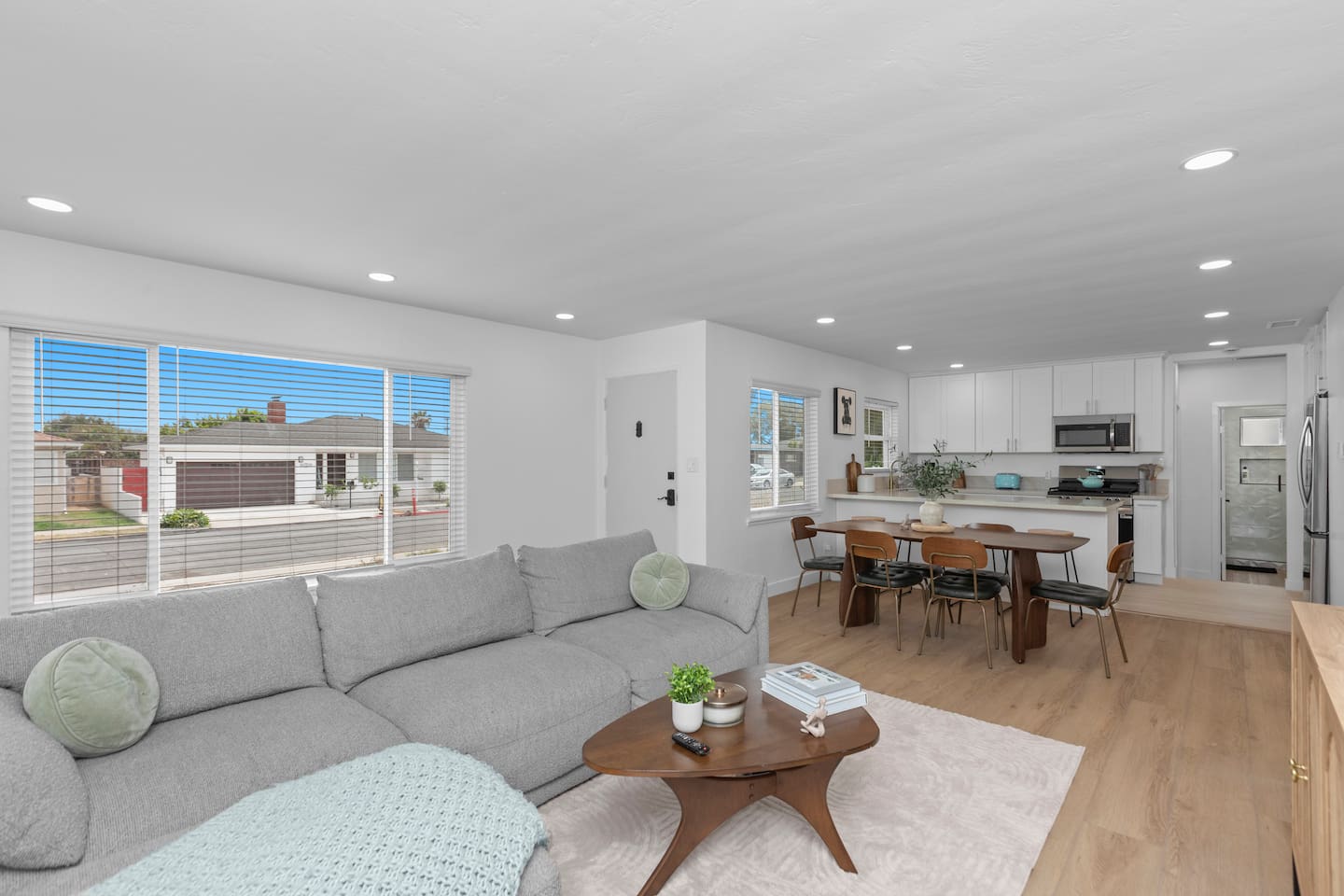 Modern San Diego Home, Sleeps 8 W/ Parking - San Diego, CA
