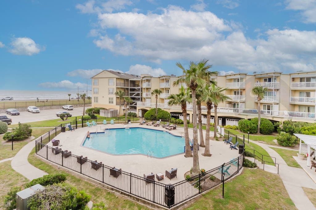 Your balcony view to the pool and gulf