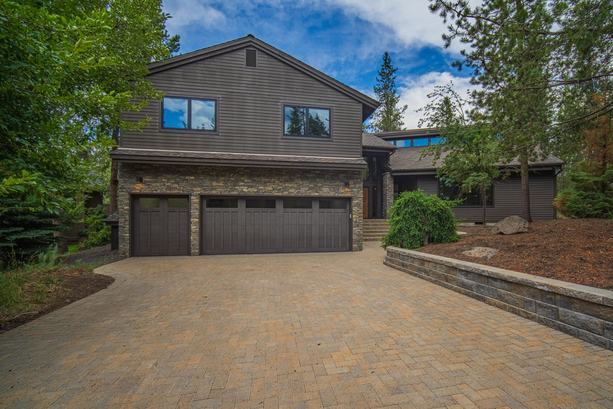 Driveway/Front of House