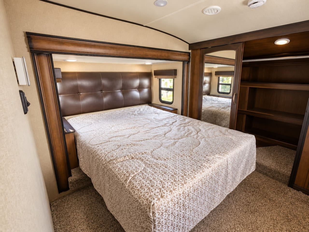 Bedroom with Queen sized bed. Linen, pillows and blankets are provided