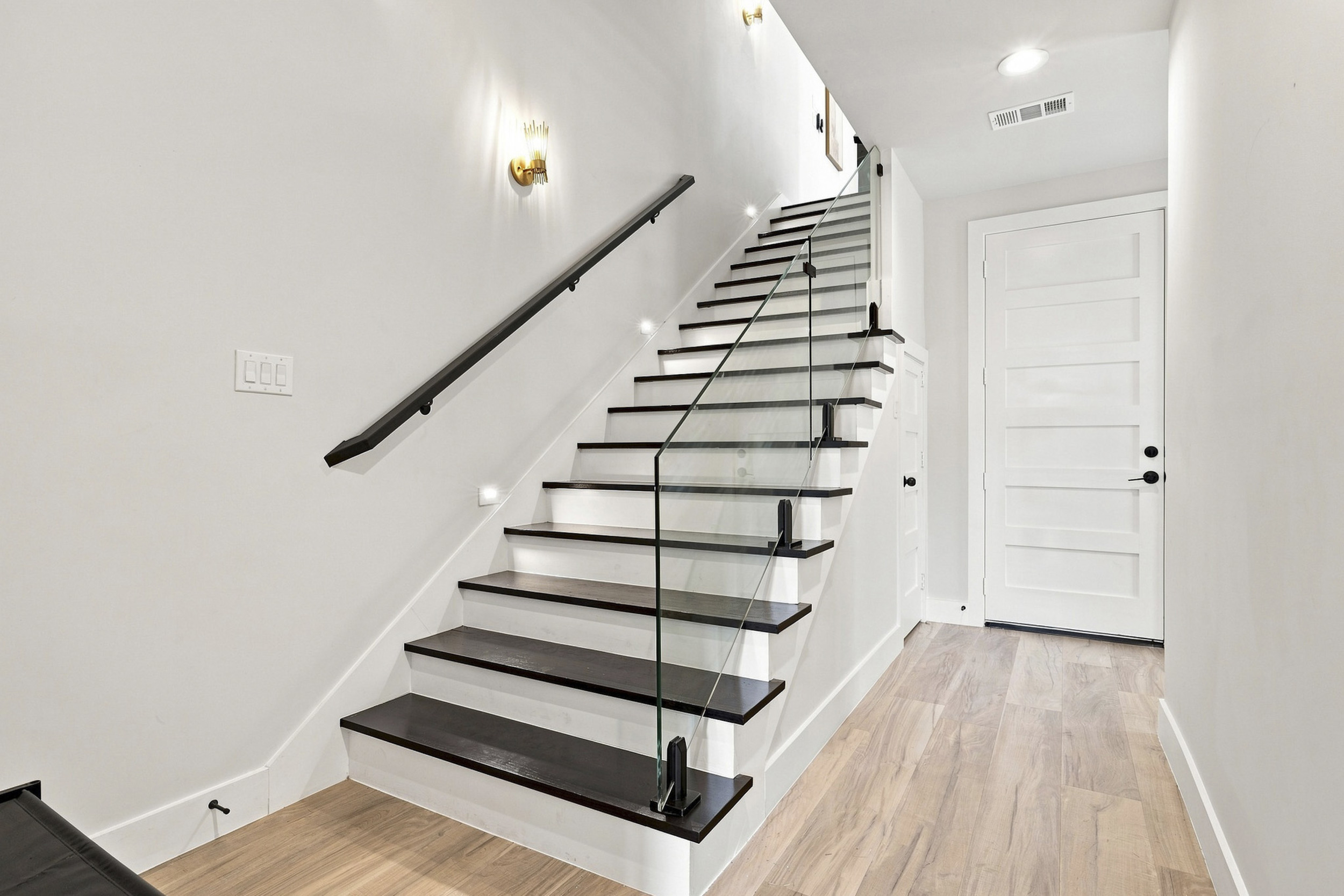 Modern elegance meets bright design in this stylish entryway! Enjoy every step.