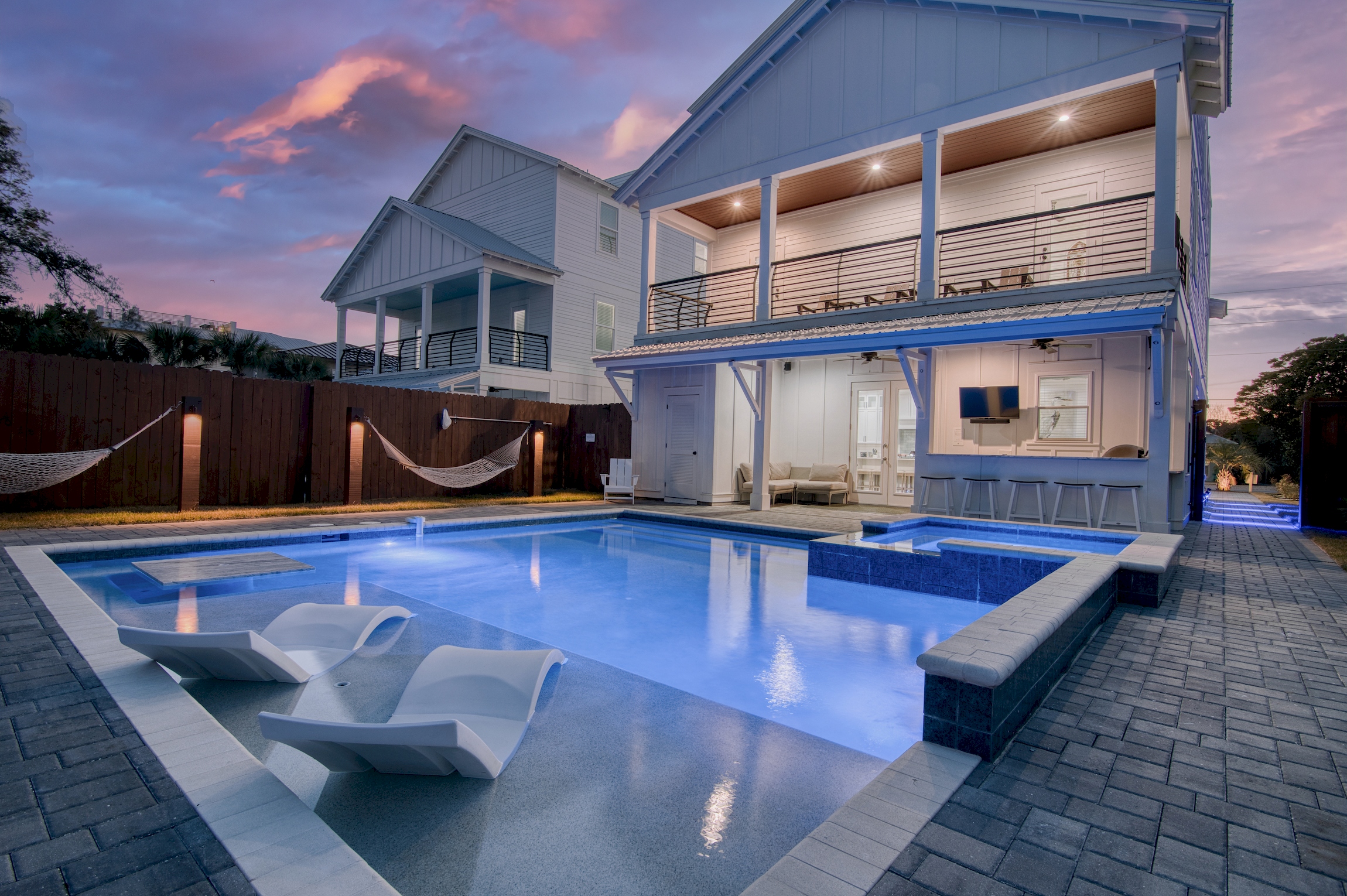 Private Resort Pool with tanning Ledge