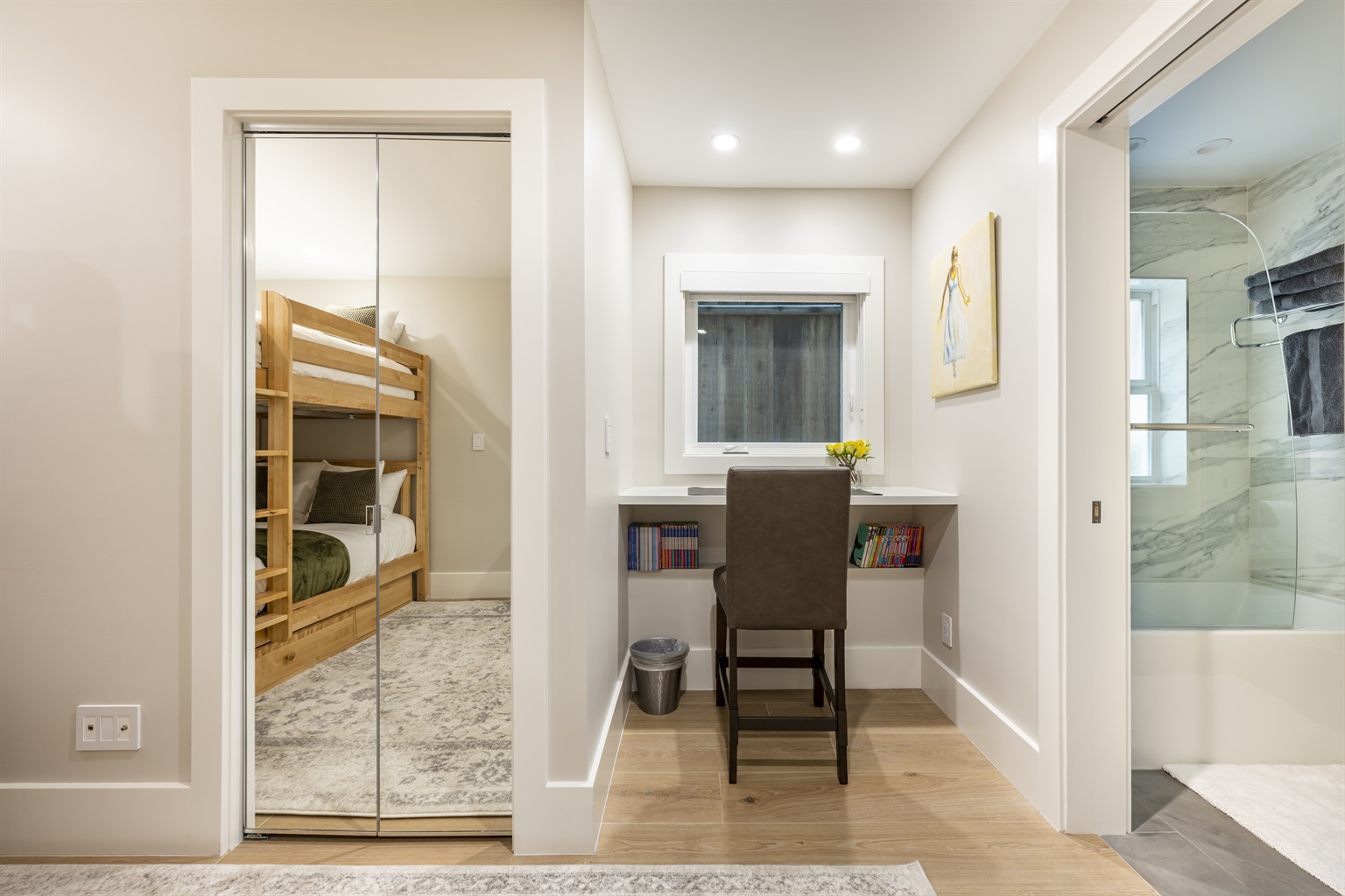 Comfy Workspace, walk-in Closet and Ensuite Bathroom