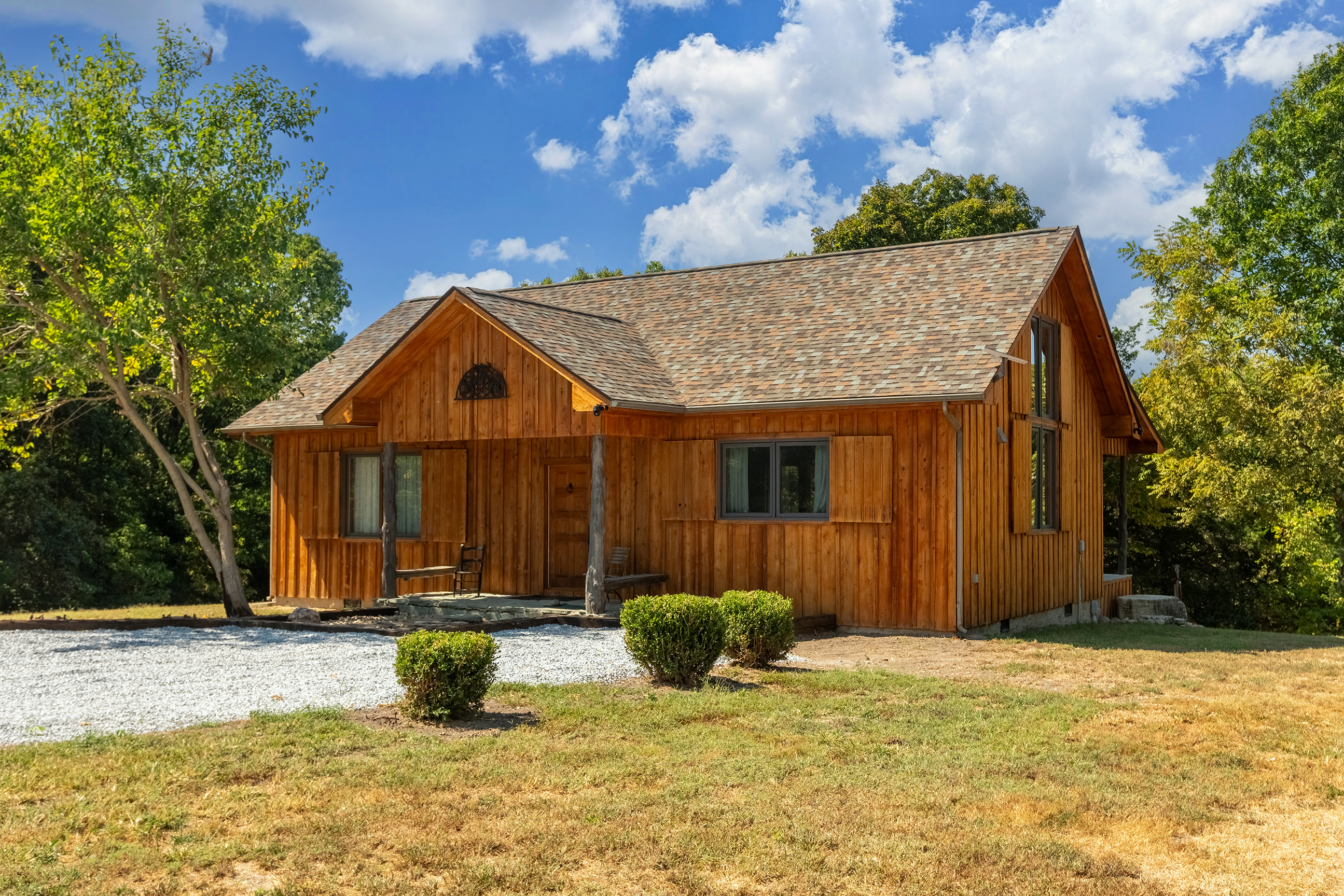 Cedar Hills Retreat: inviting, private, and the perfect countryside getaway.