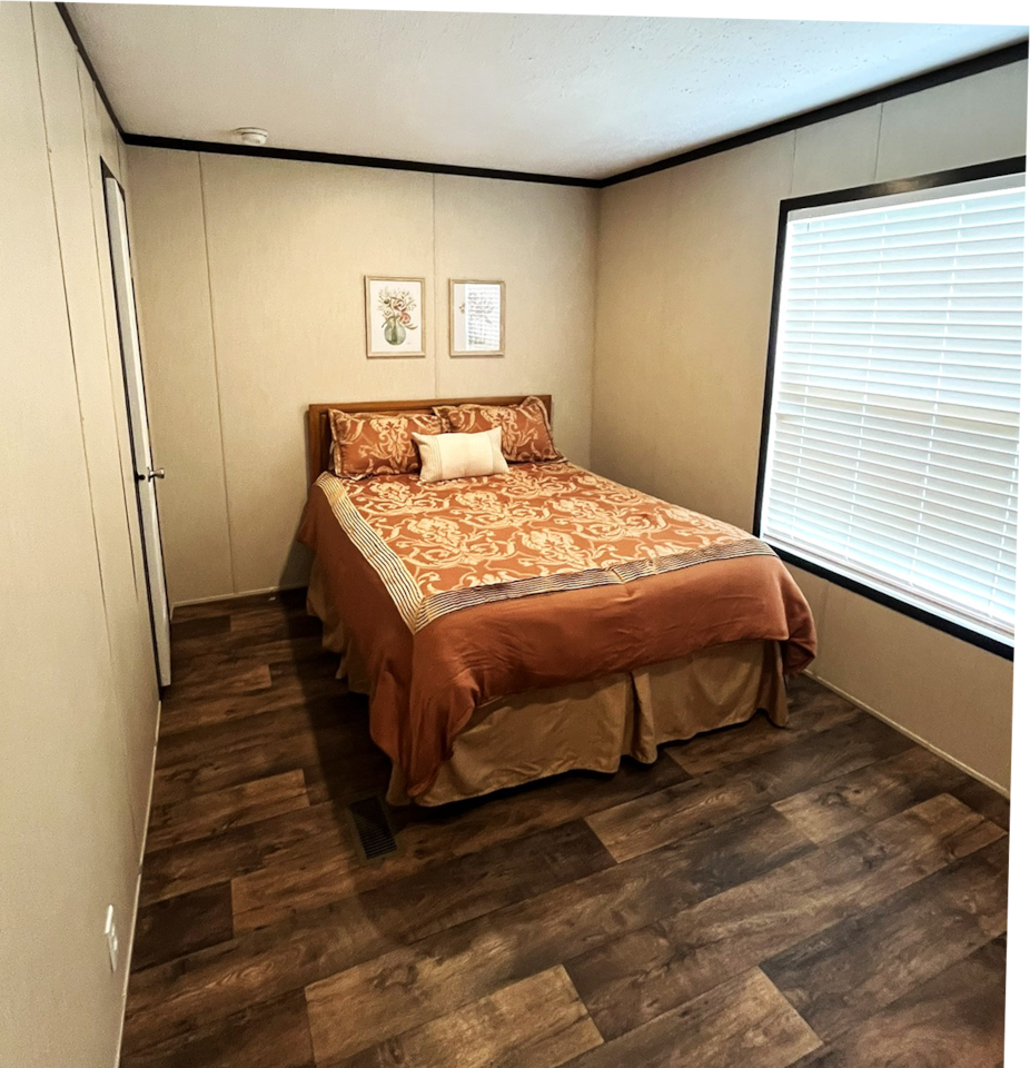 


Queen Bed