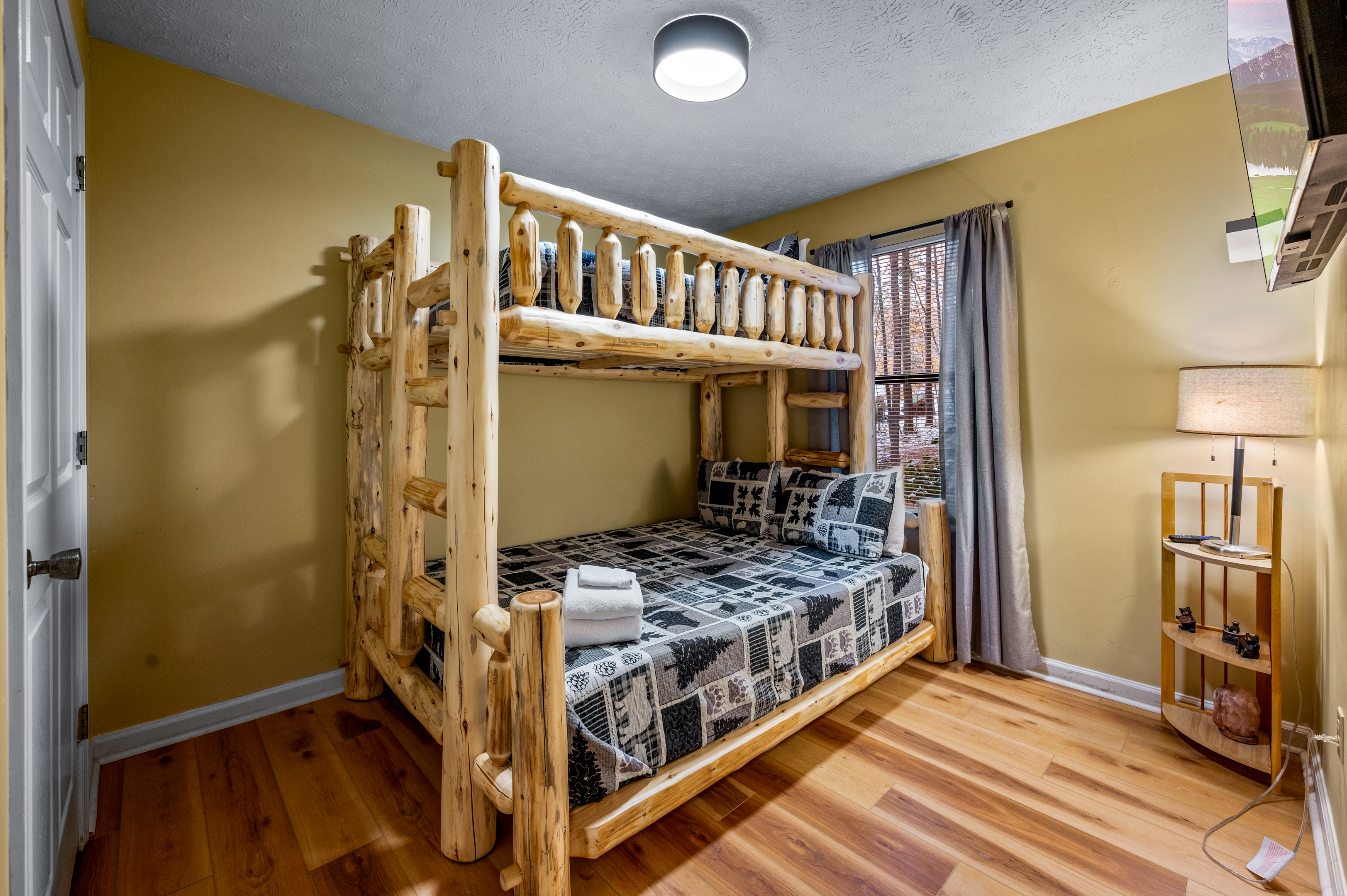 Twin over Queen bunkbeds