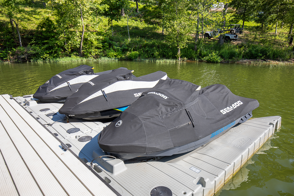 Add some excitement to your lake getaway with jet ski rentals right from the dock!