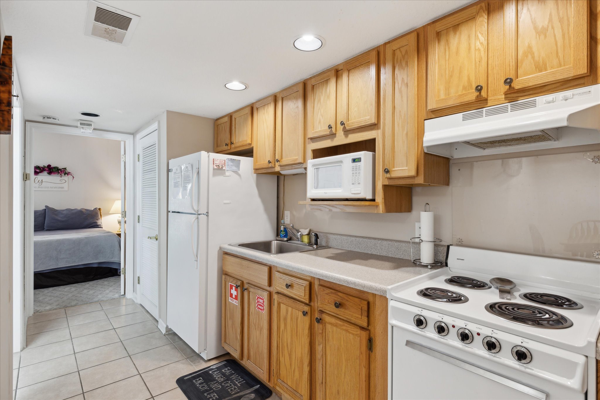 Better than a hotel! Full kitchen at your hands