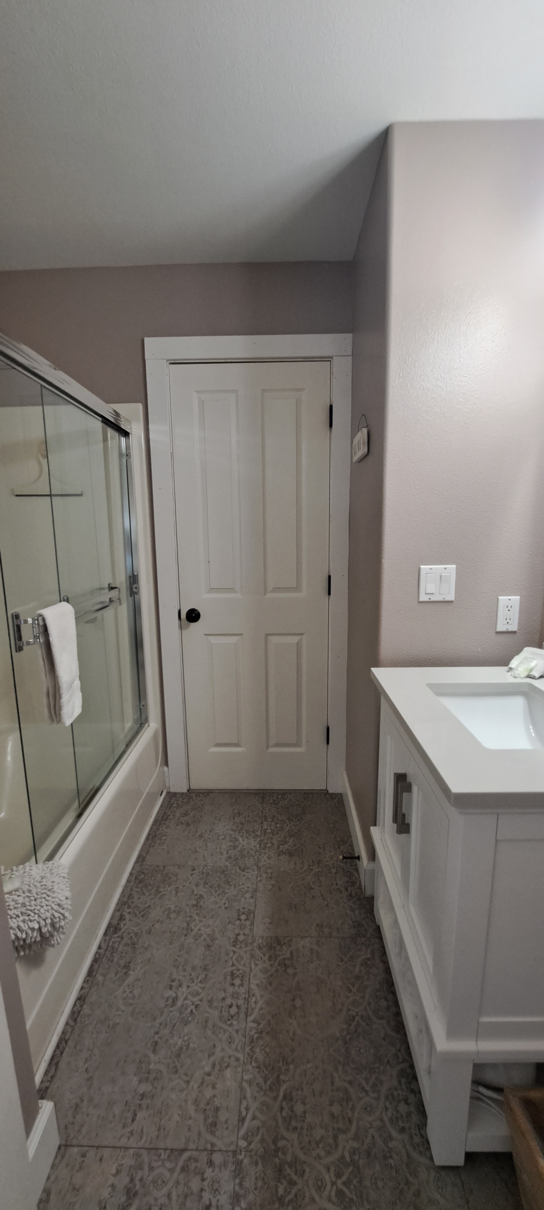 Plus plenty of fresh white towels.