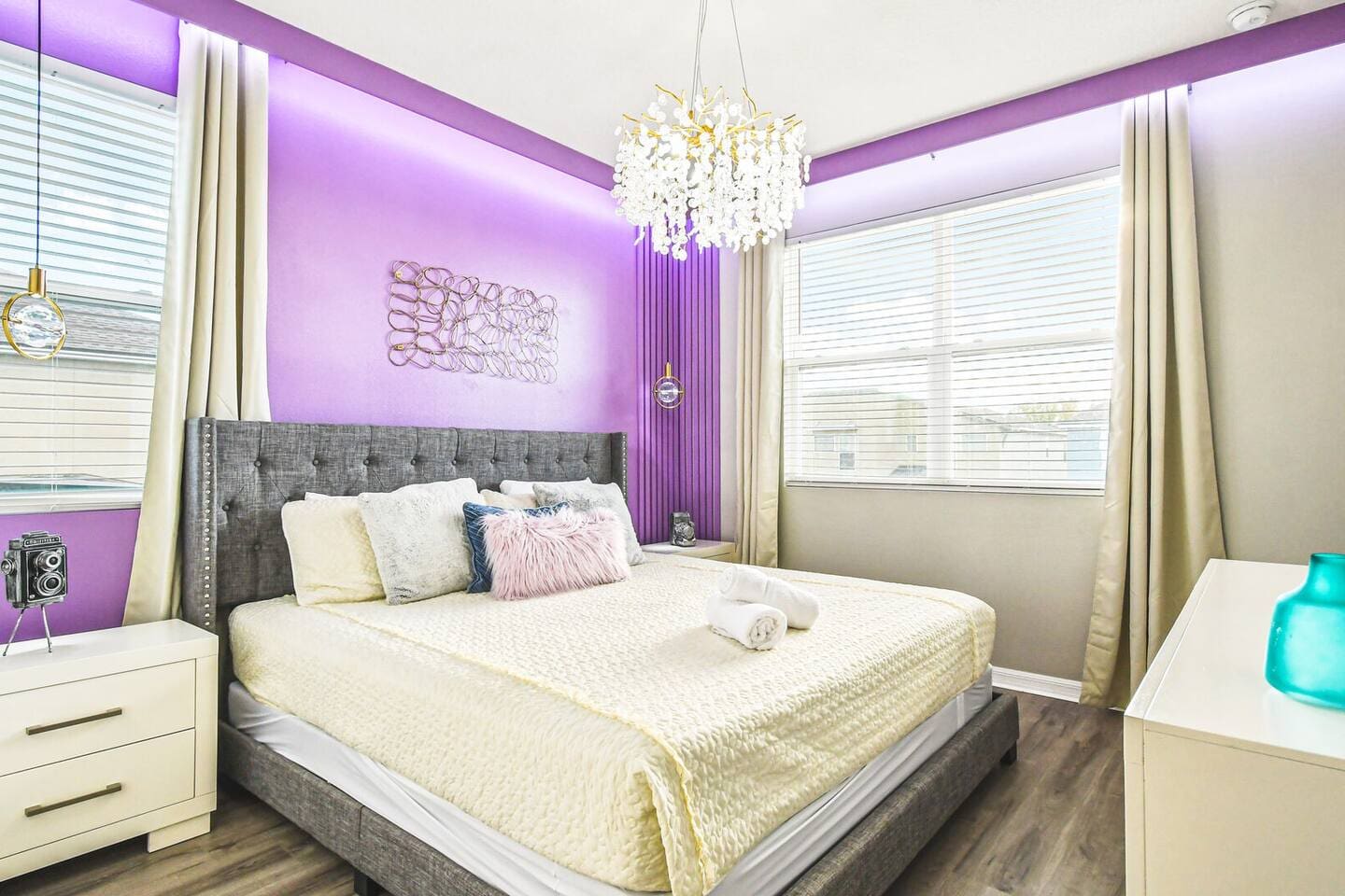 Luxury King Bedroom, TV, Ensuite bathroom