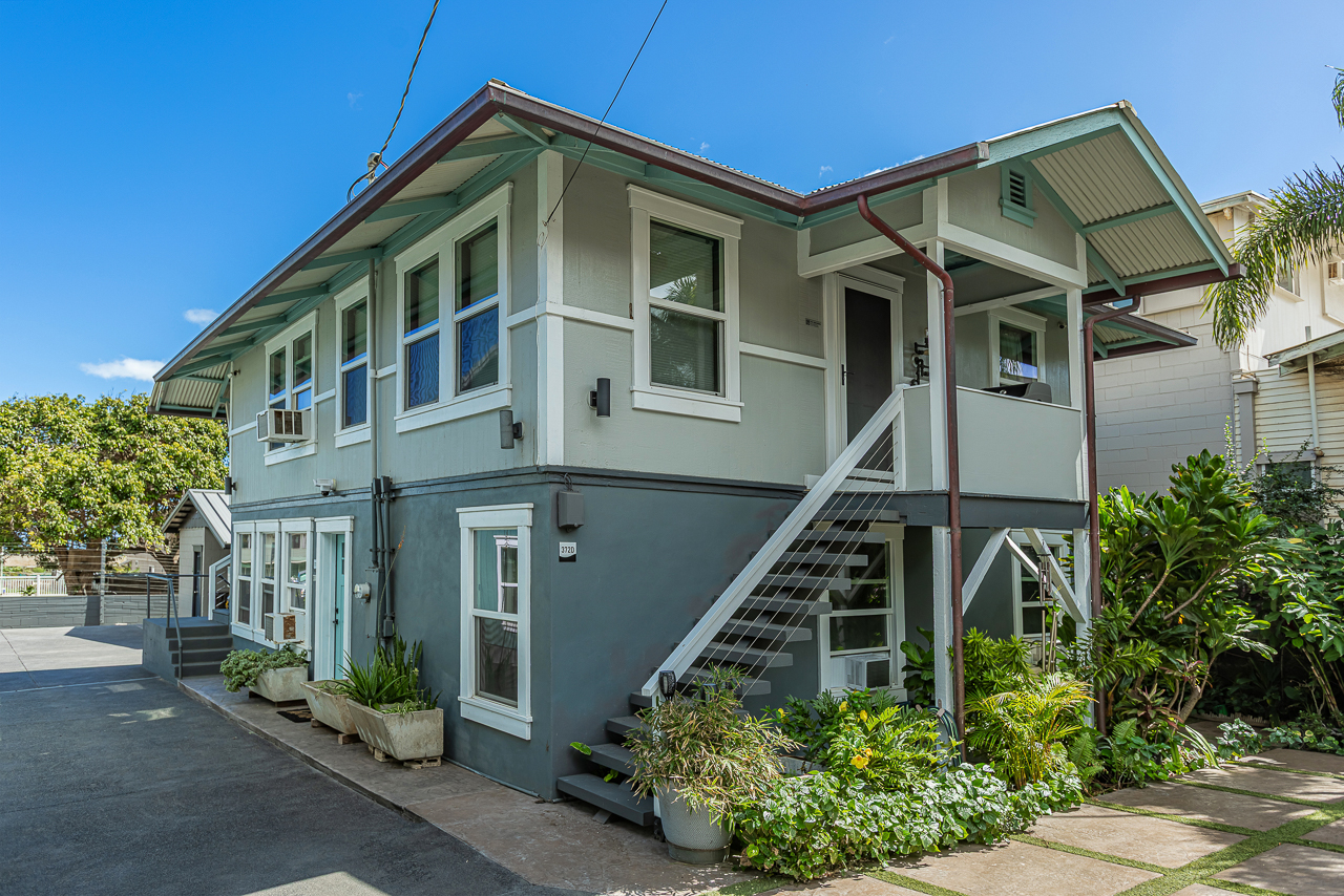 1 of only 2 duplexes on property