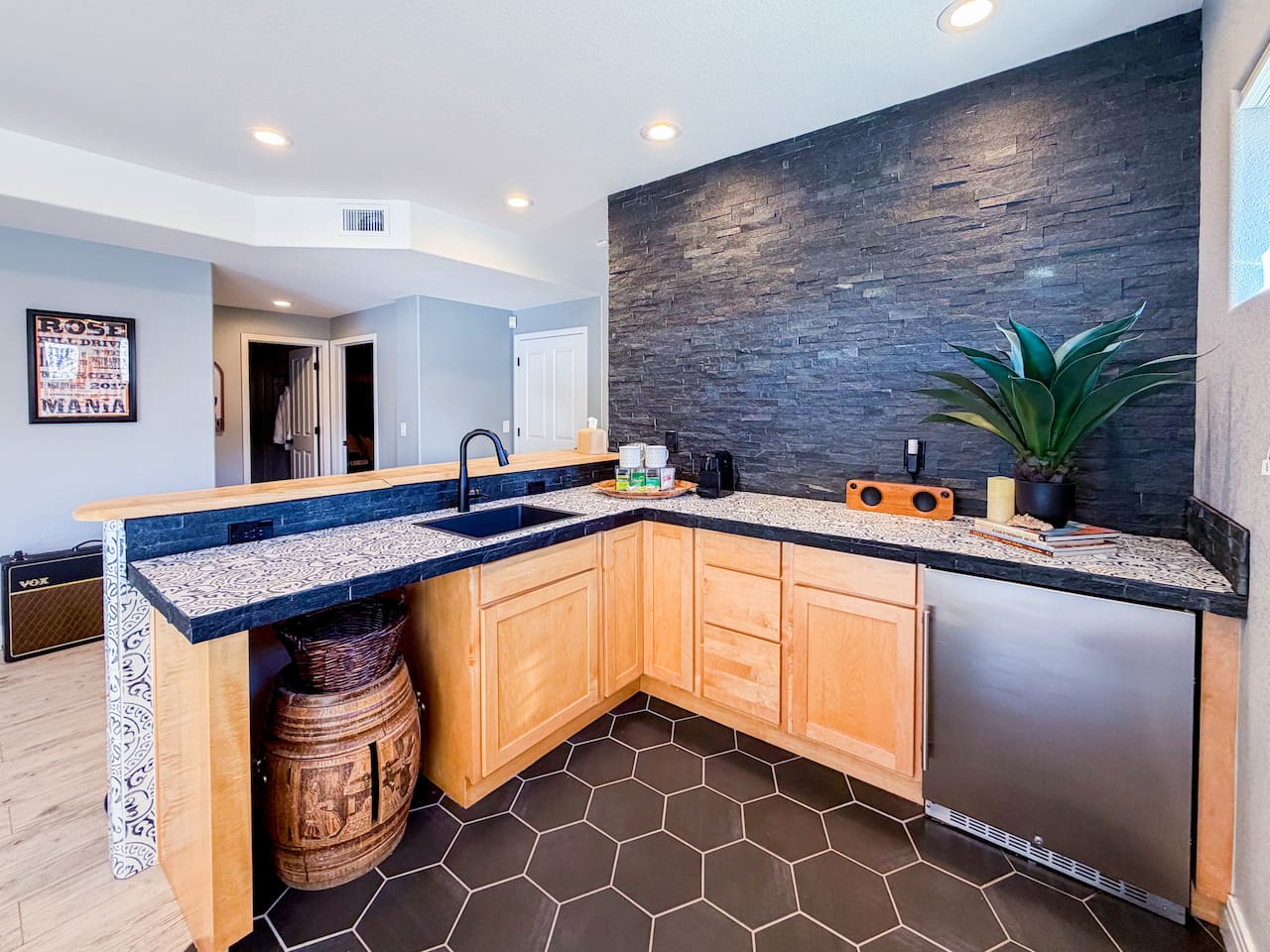  Entertainment room kitchenette—perfect for game nights and gatherings!