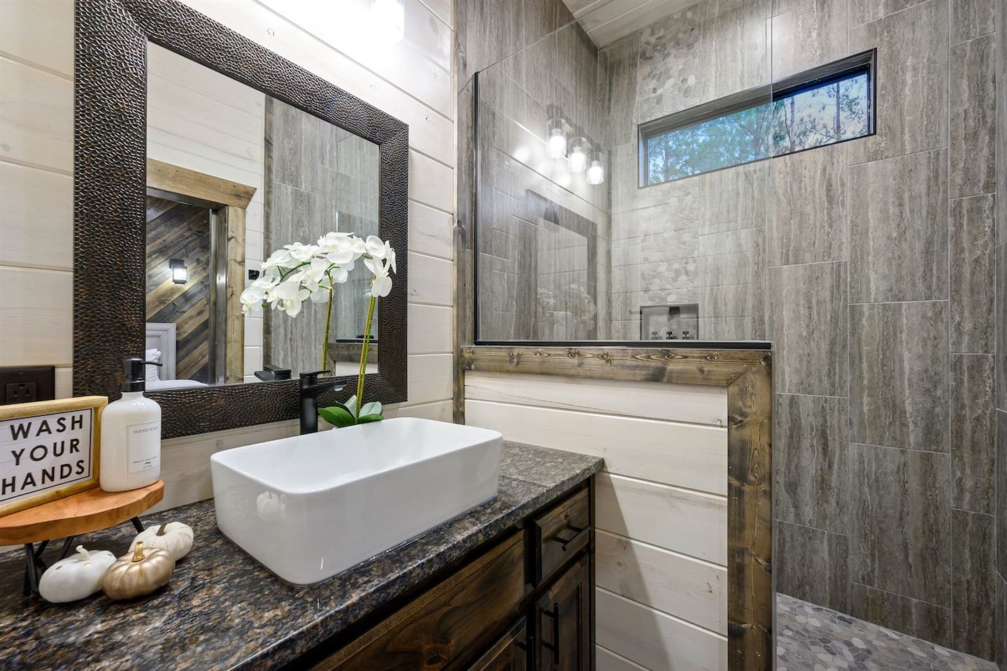 King Suite Ensuite Bath 3