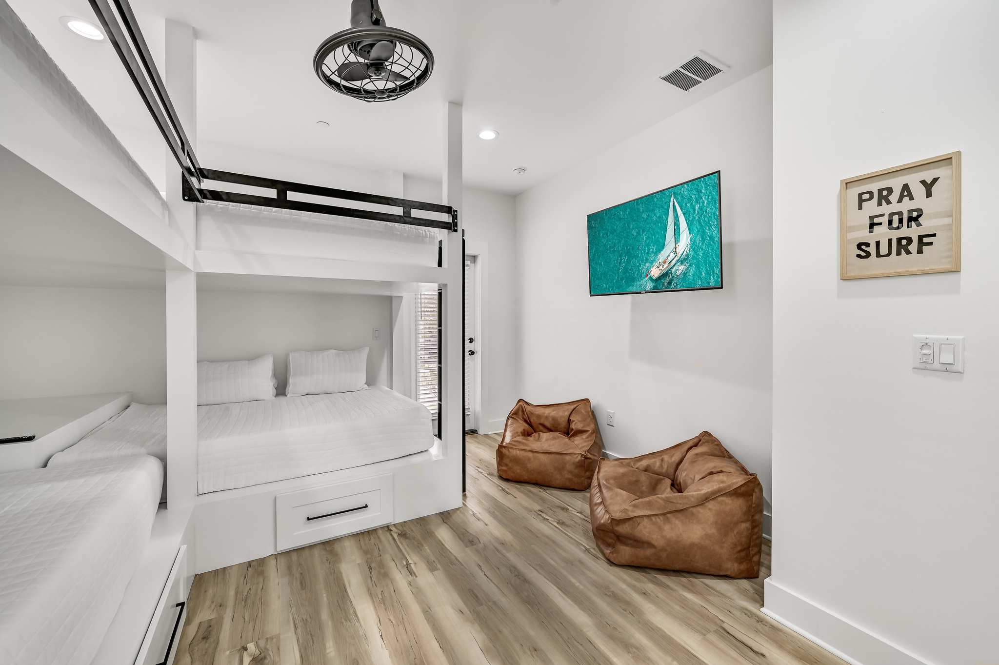 Queen Bunk Room: Bedroom 3 (second floor)
