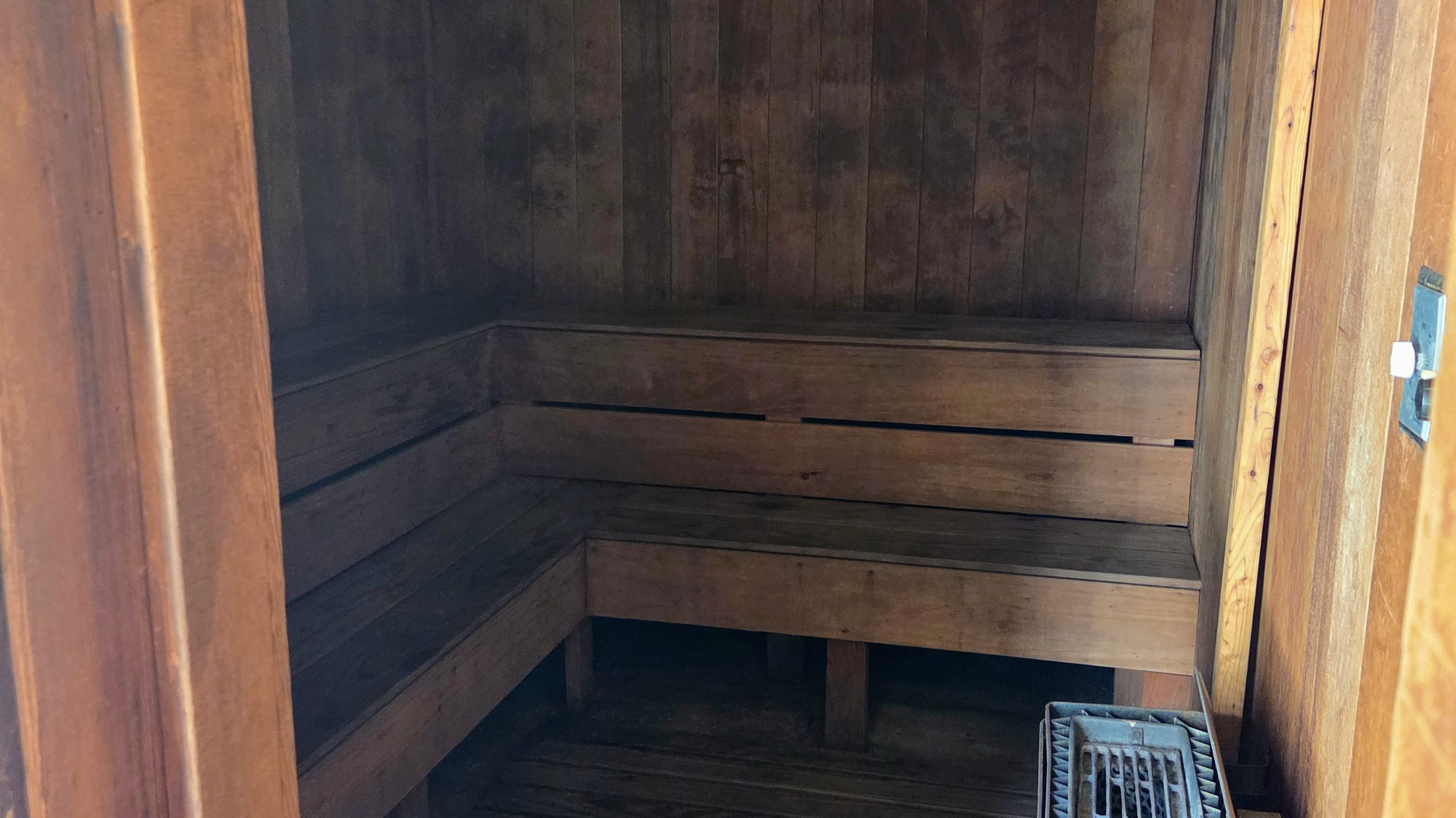 Dry sauna in the pool area