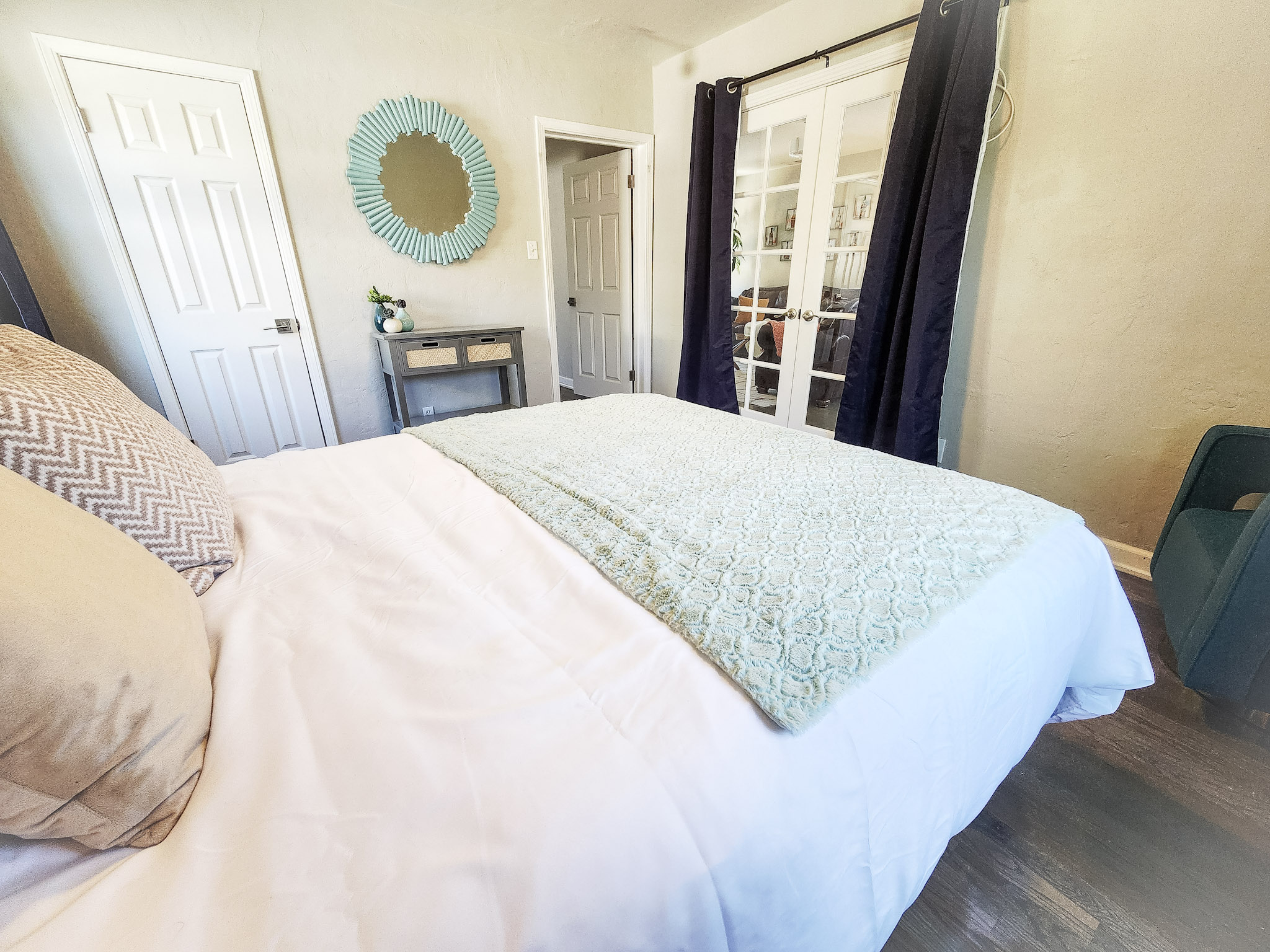 Bedroom 1 Queen Bed