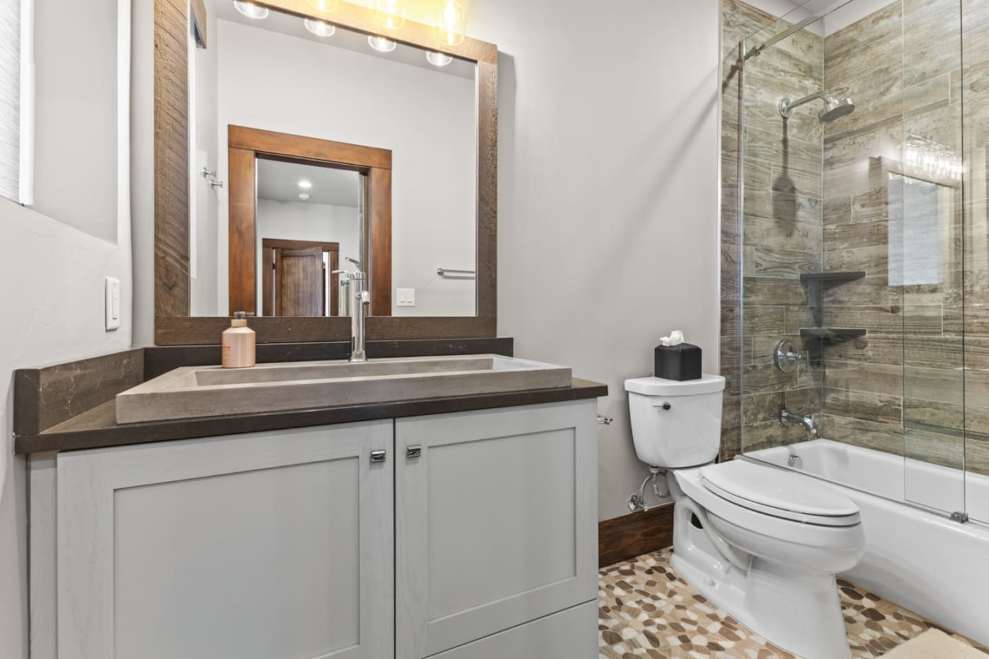 Ensuite Bathroom 3