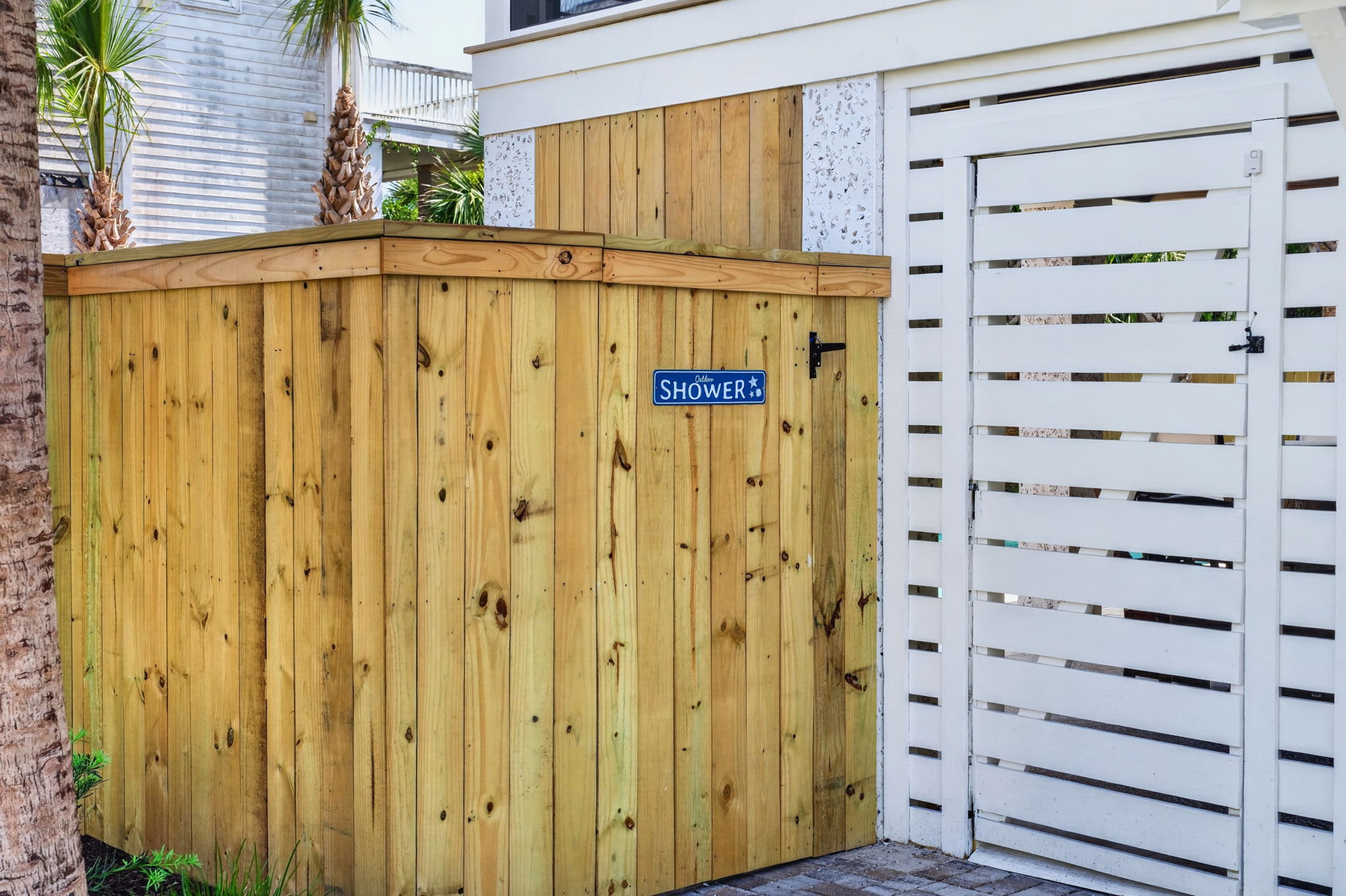 Outdoor Shower | Tahanan Palms | 3 38th Ave | IOP Escapes
