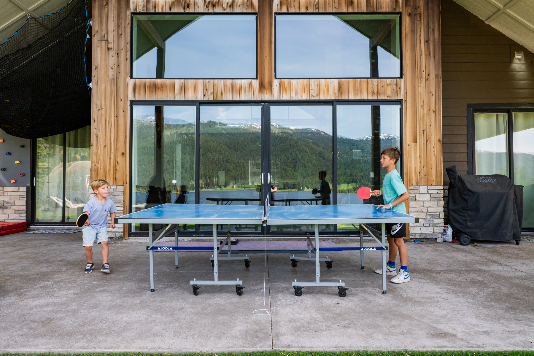Family adventure Enjoy ping pong with a spectacular view.