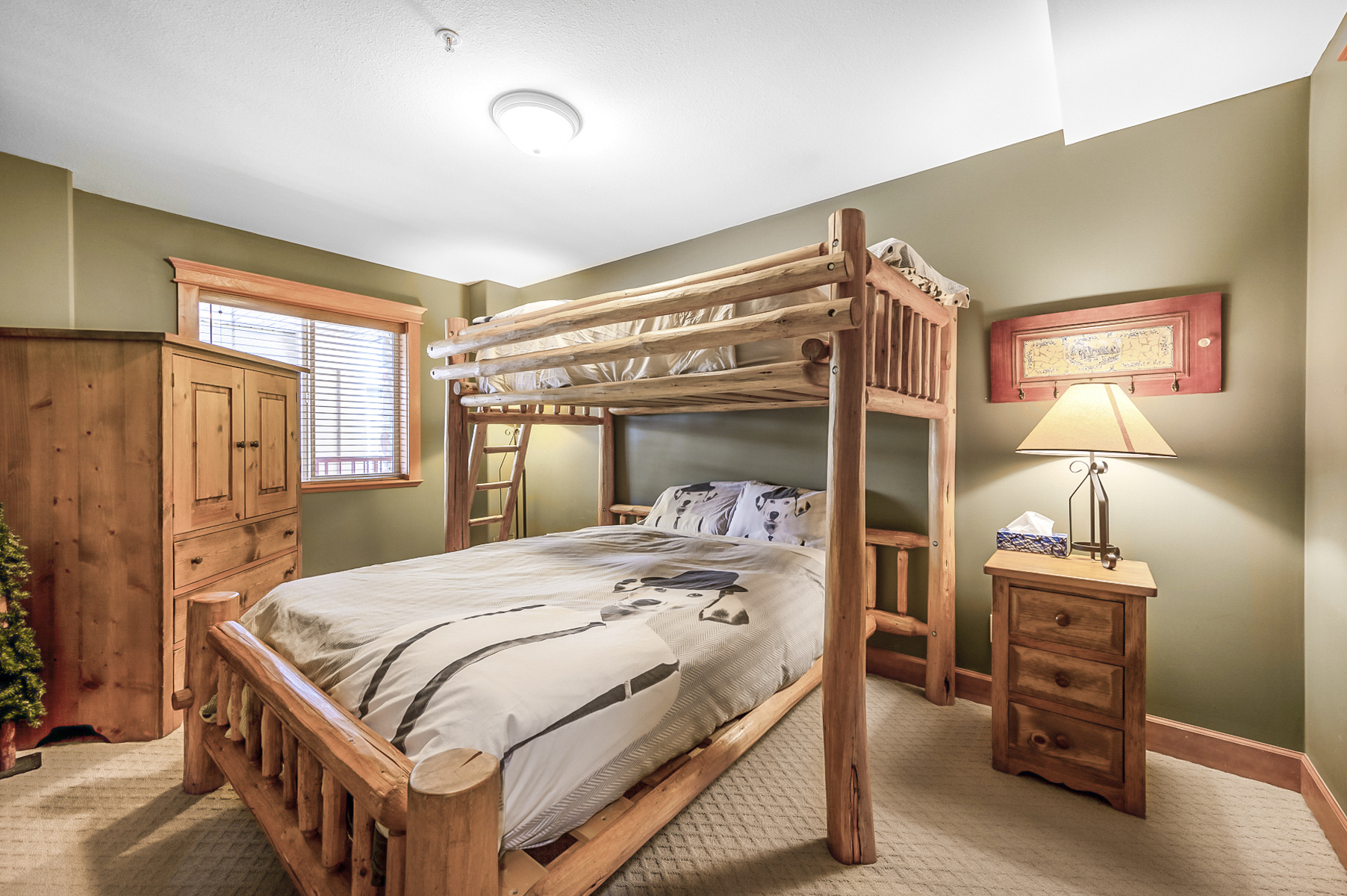 Guest bedroom with Queen bed and single bunk, walk in closet