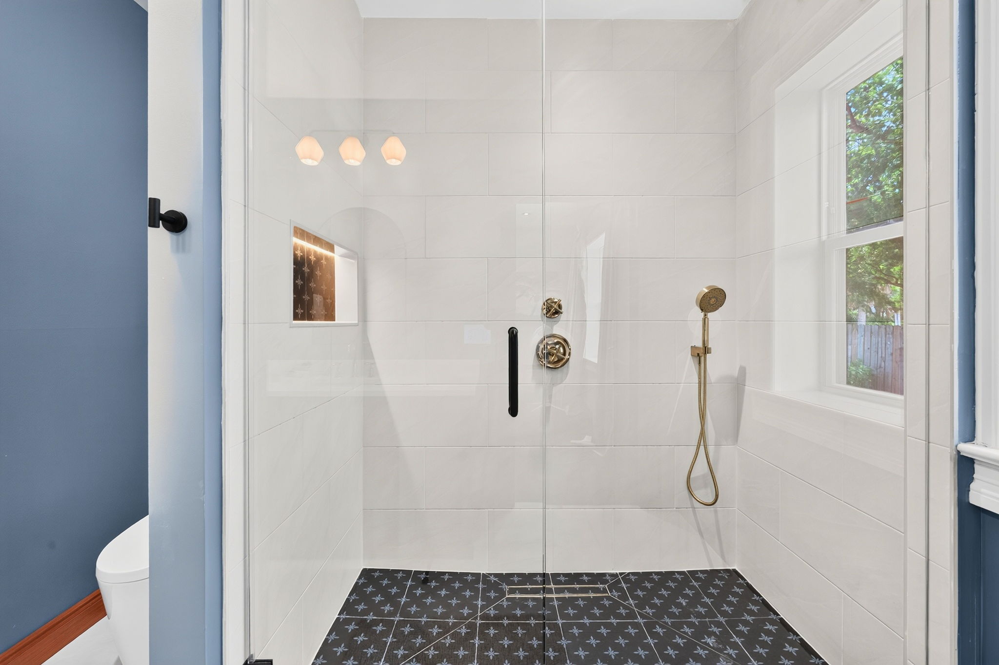 1st Floor Bathroom 2, Ensuite | Rosewood Retreat | 2605 Palm Blvd, Isle of Palms, SC | IOP Escapes