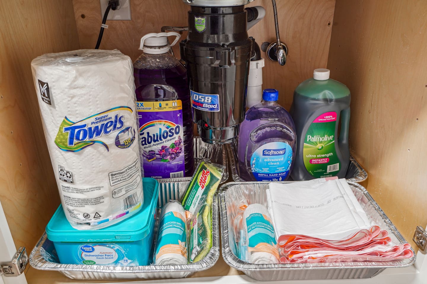 Cleaning essentials are also provided, including floor cleaner, dish soap, sponges, paper towels, trash bags, laundry detergent pods, and fabric softener — everything you need for a comfortable and convenient stay.
