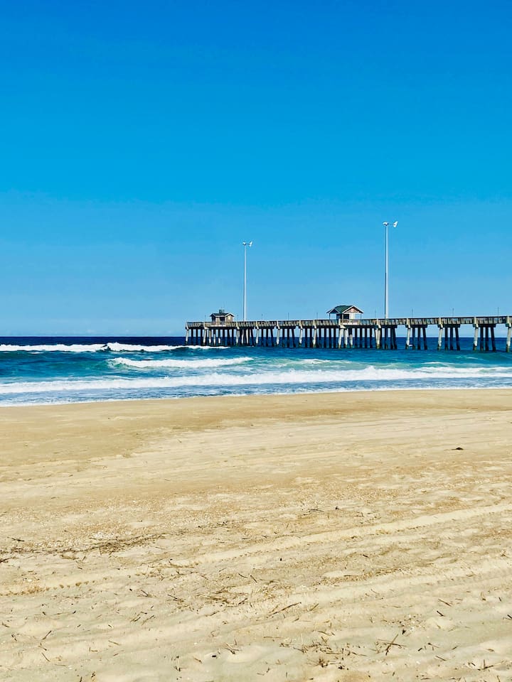Just steps away from enjoying the beach or fishing from Jennette's Pier!