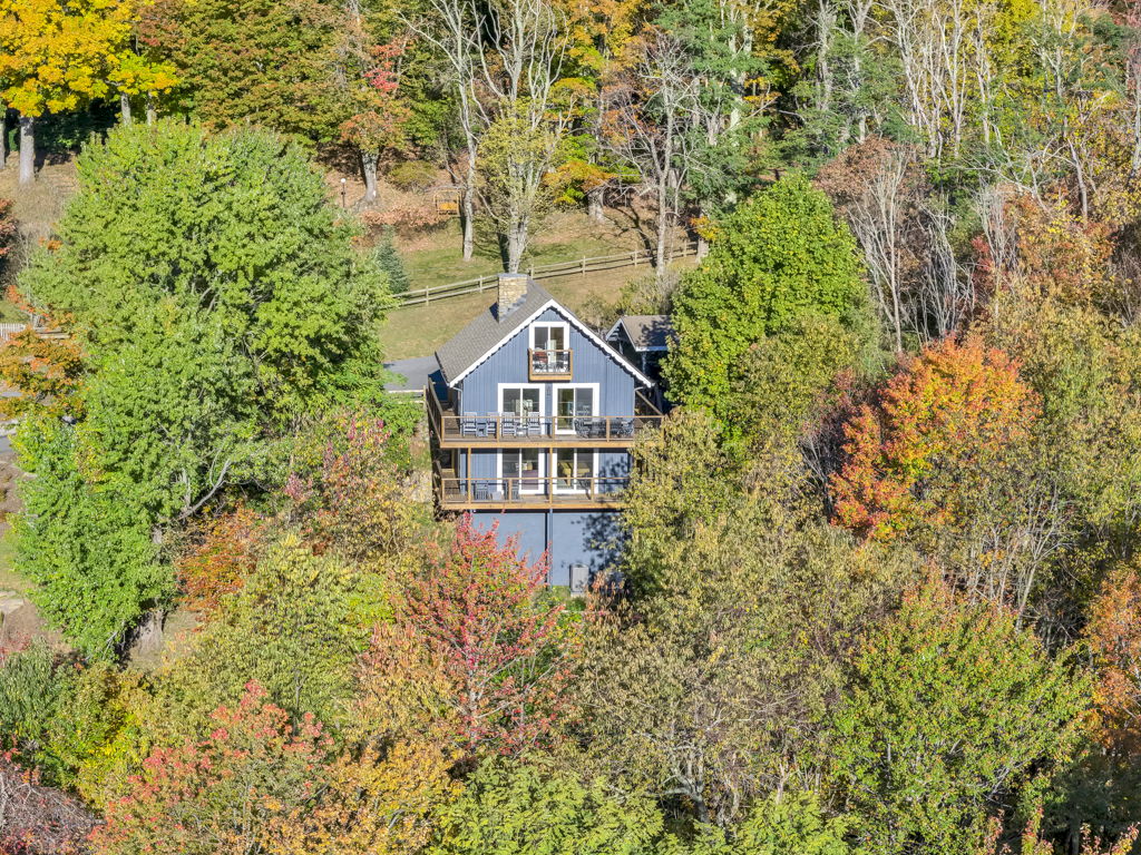 Fall @ WishYouWereHere7Devils is what Leaf Peeping dreams are made of! These October 2025 photos & videos were incredible!