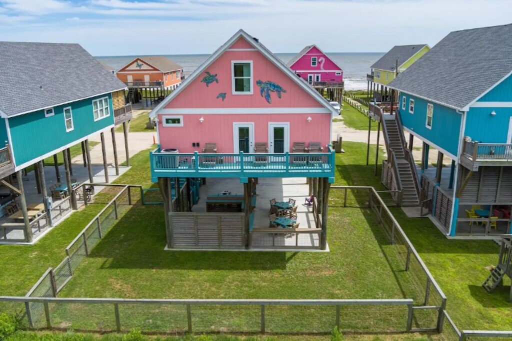 7cf751b9edad46c18266c91ee38cab22 | Beachhouse | Texas | TX | Vacation Homes | Galveston | Crystal Beach | Kokomo | Breezy Days | Beachfront Elegance | Sunrise Serenity | Southern Sands Property Management, LLC