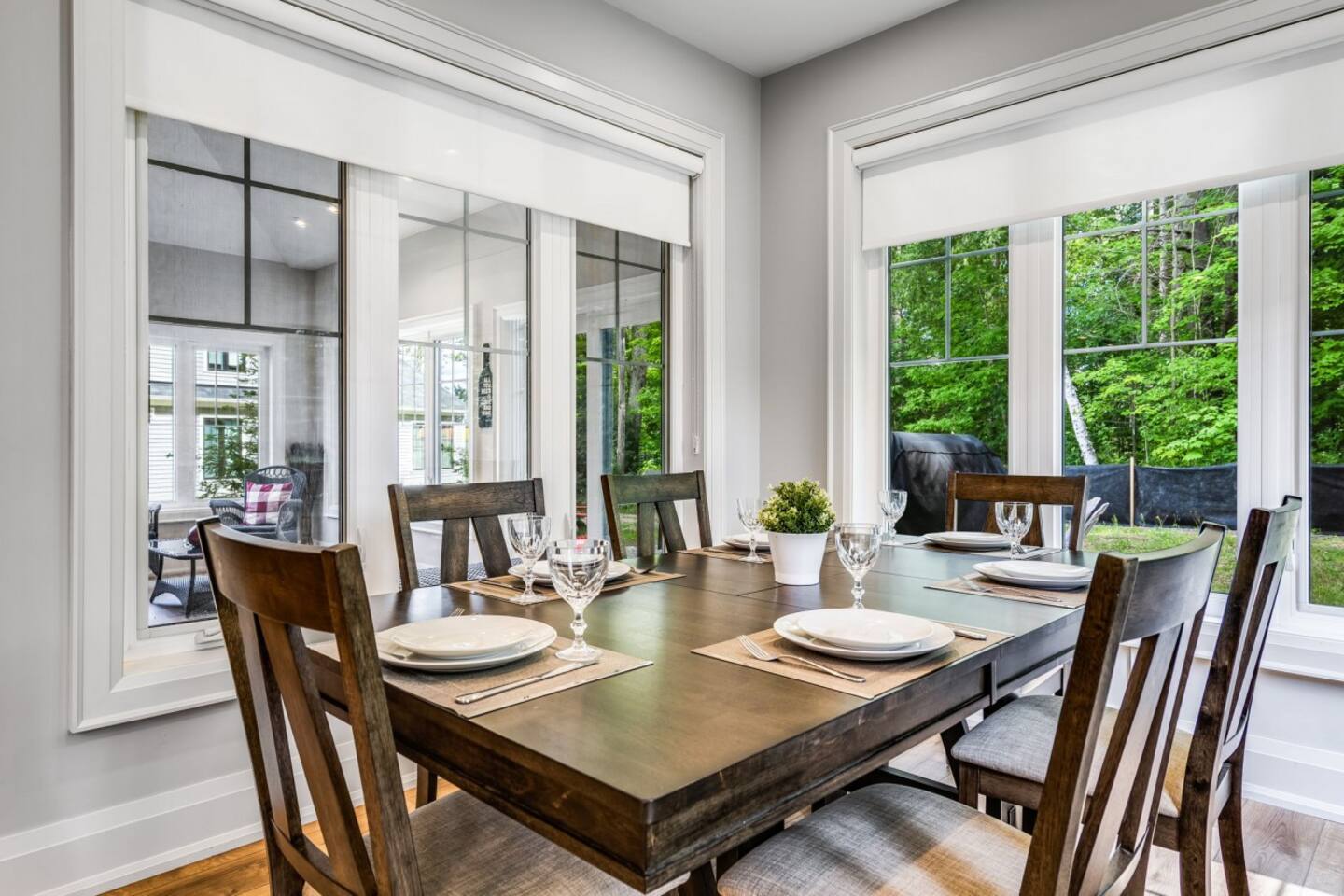 Gather around the table for meals that turn into long evenings together.