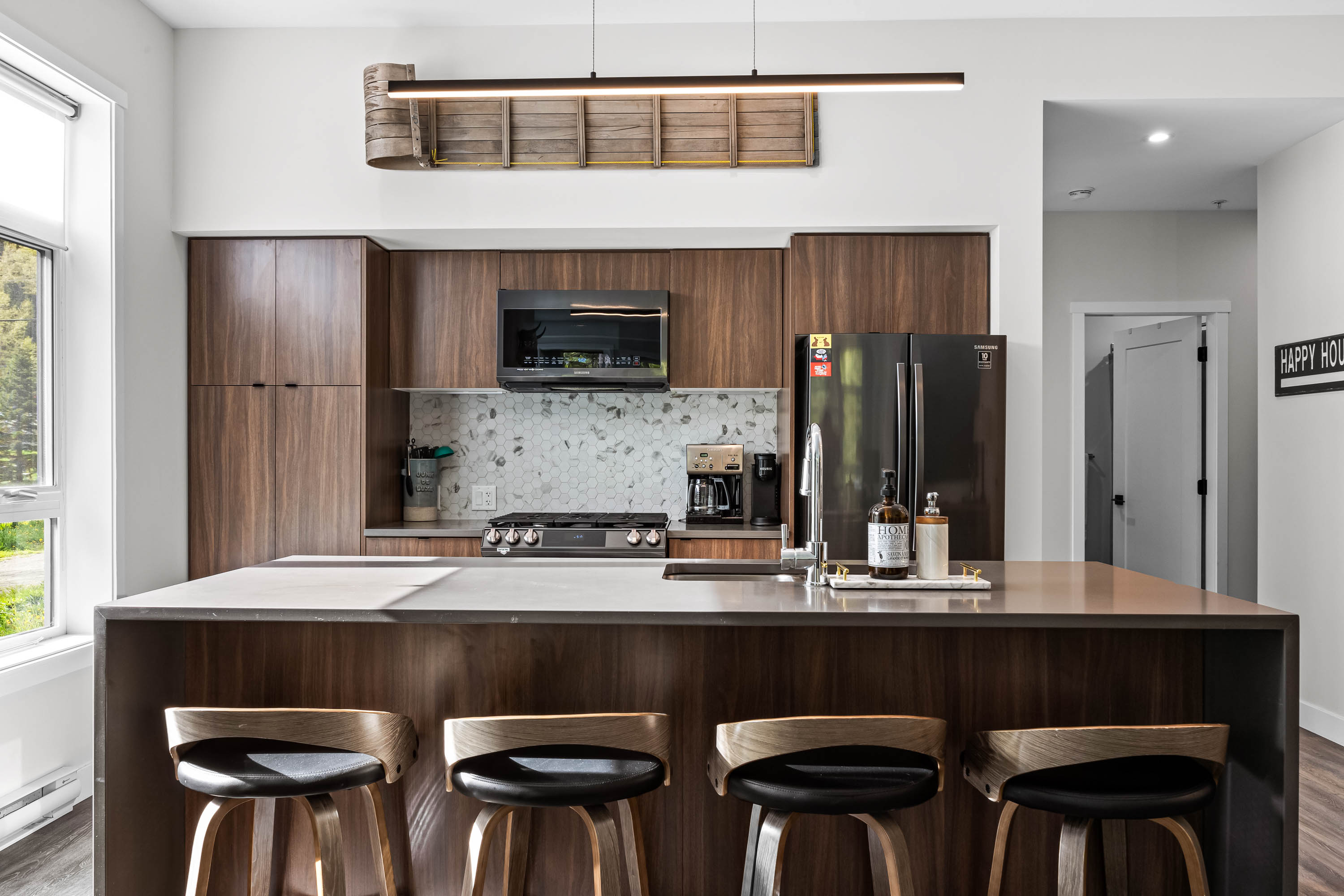 Beautiful & Modern Condo, Ski-In Ski-Out 6