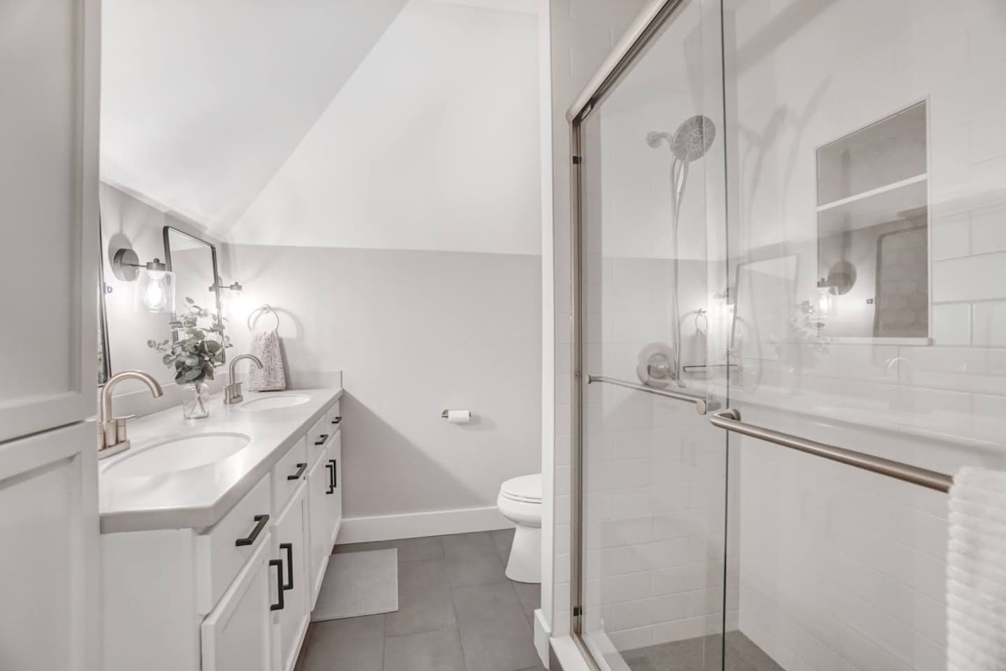 En suite full bath 2