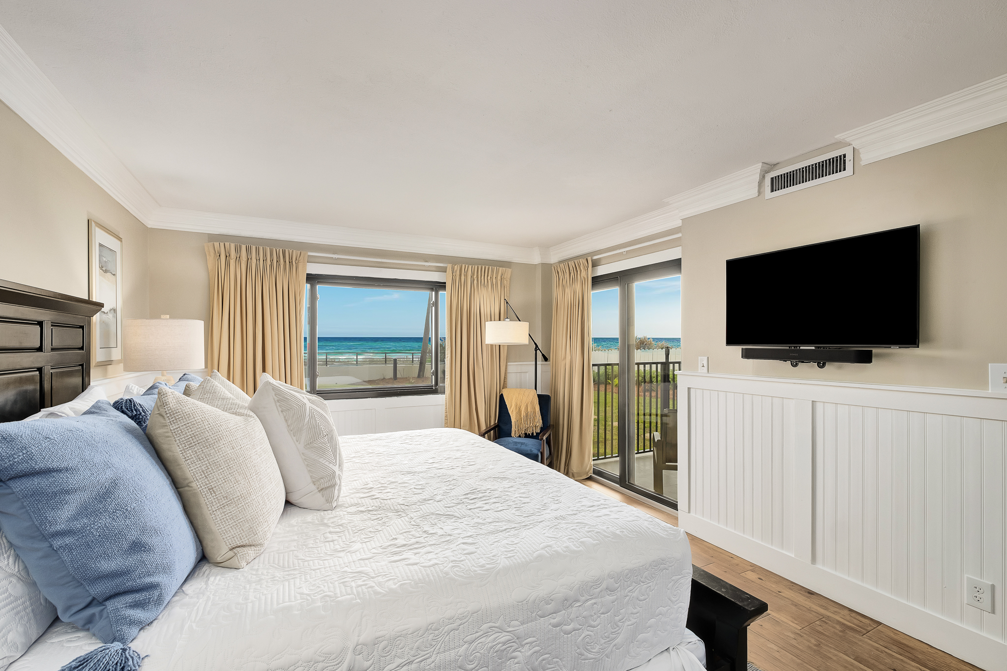 Bedroom #1 - Wake up to the first rays of the sun or close the curtains and sleep a bit longer.