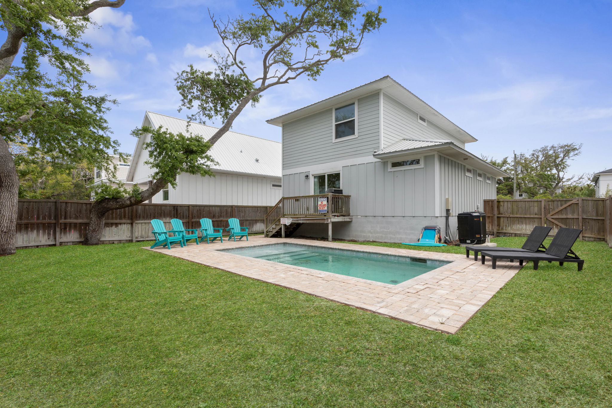 Private pool and spacious outdoor area create the perfect setup for relaxing Florida vacations.