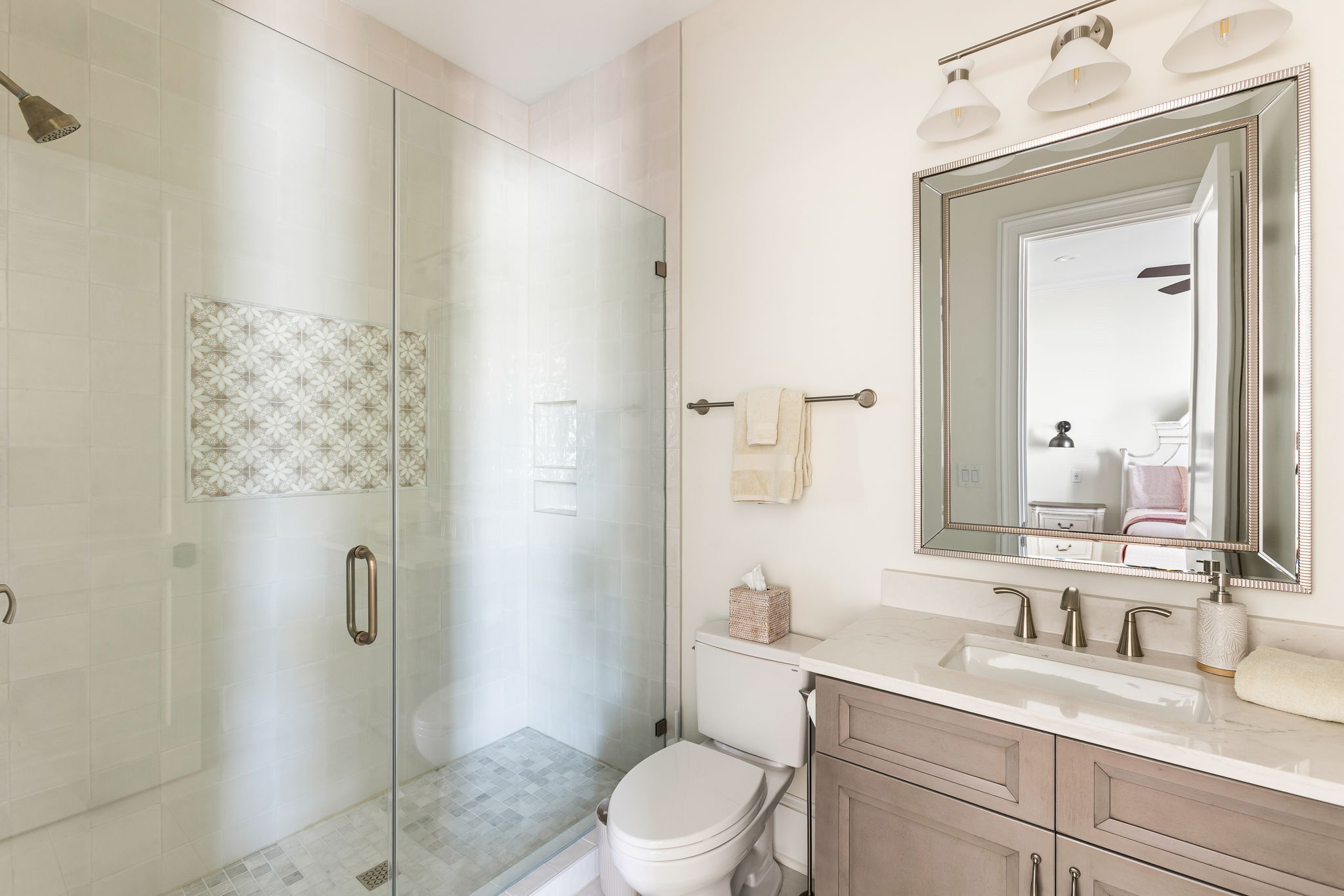 En suite bathroom 2