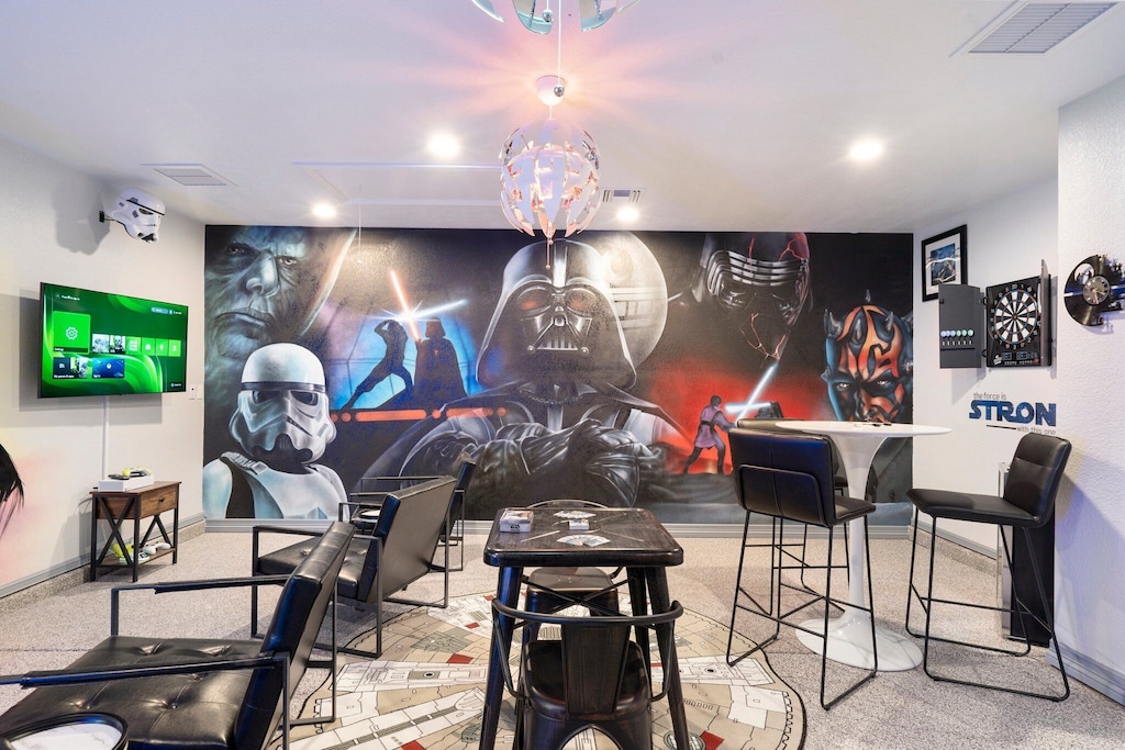 No game room would be complete without a Sith mural...