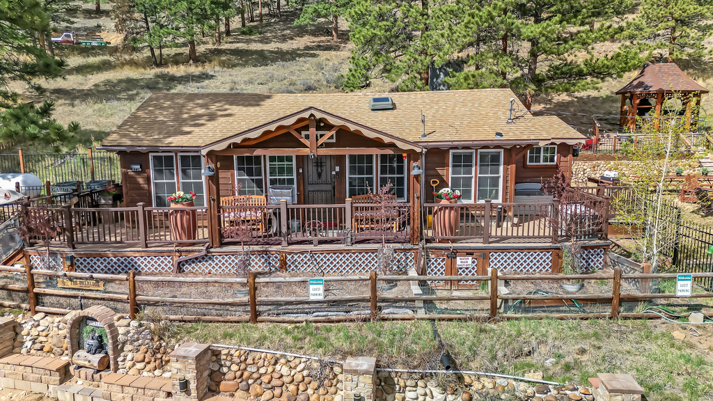 Welcome to The Overlook! Your private mountain retreat in Estes Park.