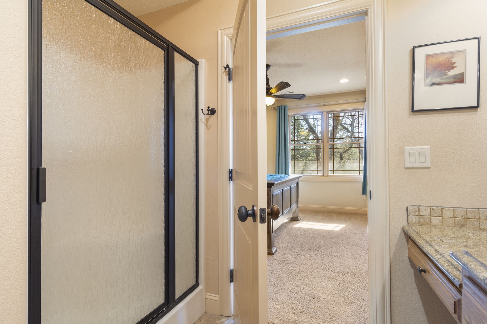 Lower level Jack and Jill bathroom between queen and king bedrooms