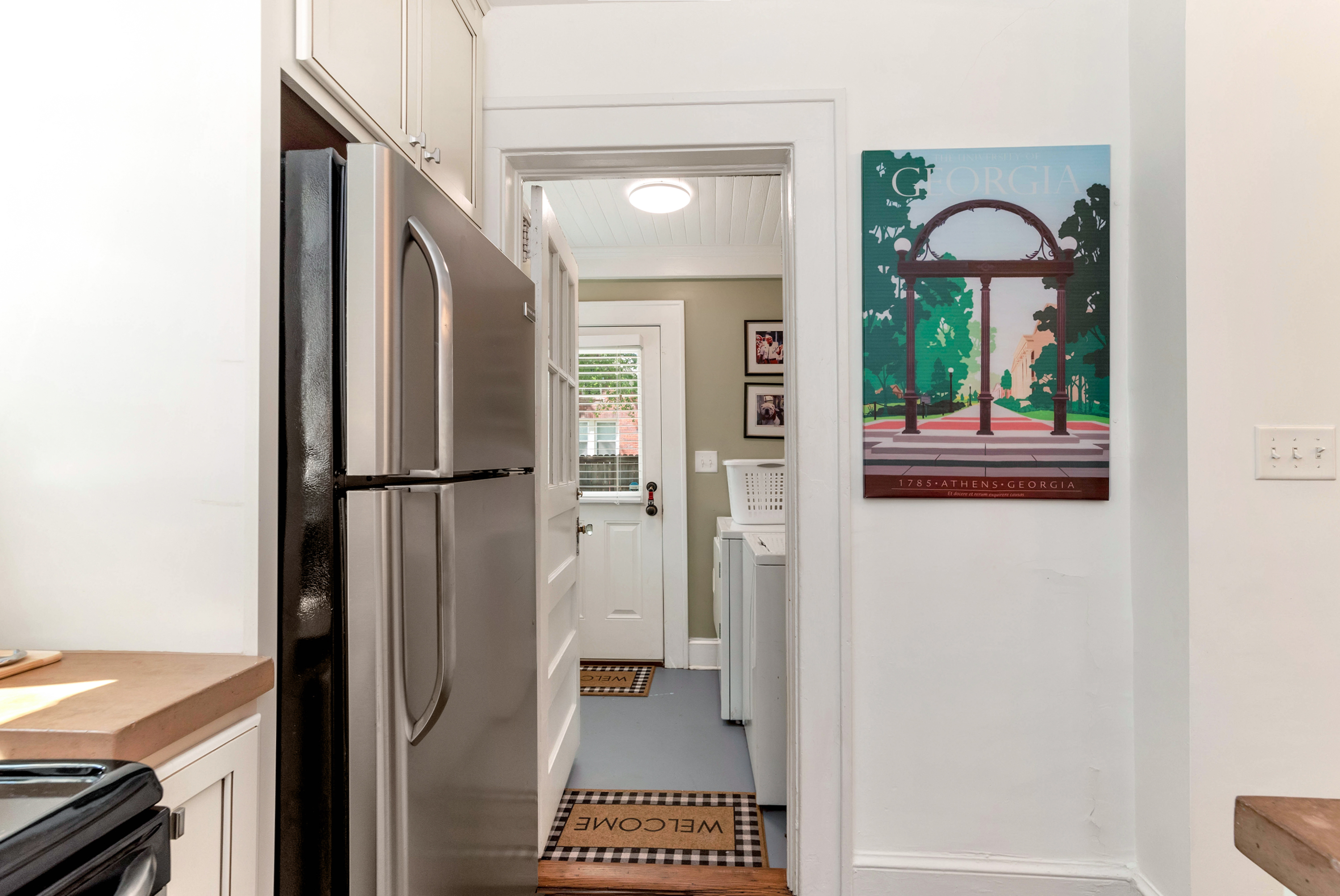 Kitchen to laundry rom
