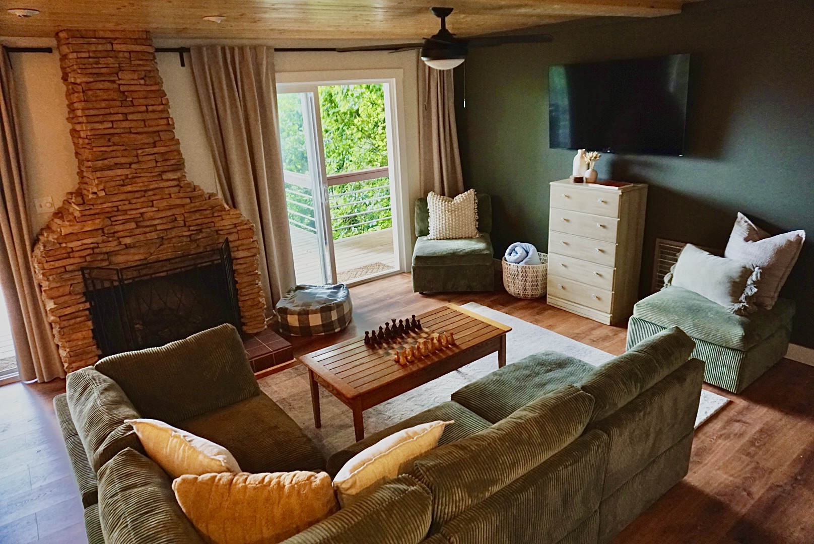 Living Room Retreat: Relax by the stone fireplace and enjoy scenic mountain views from your seat!