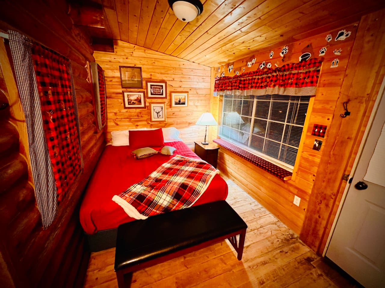 There are 10 bedrooms in Mama Bear Cabin. 
 Deerly Beloved, on the main floor, is designed for 2 and has its own outside entrance with a walkway to the hottub.  Queen bed