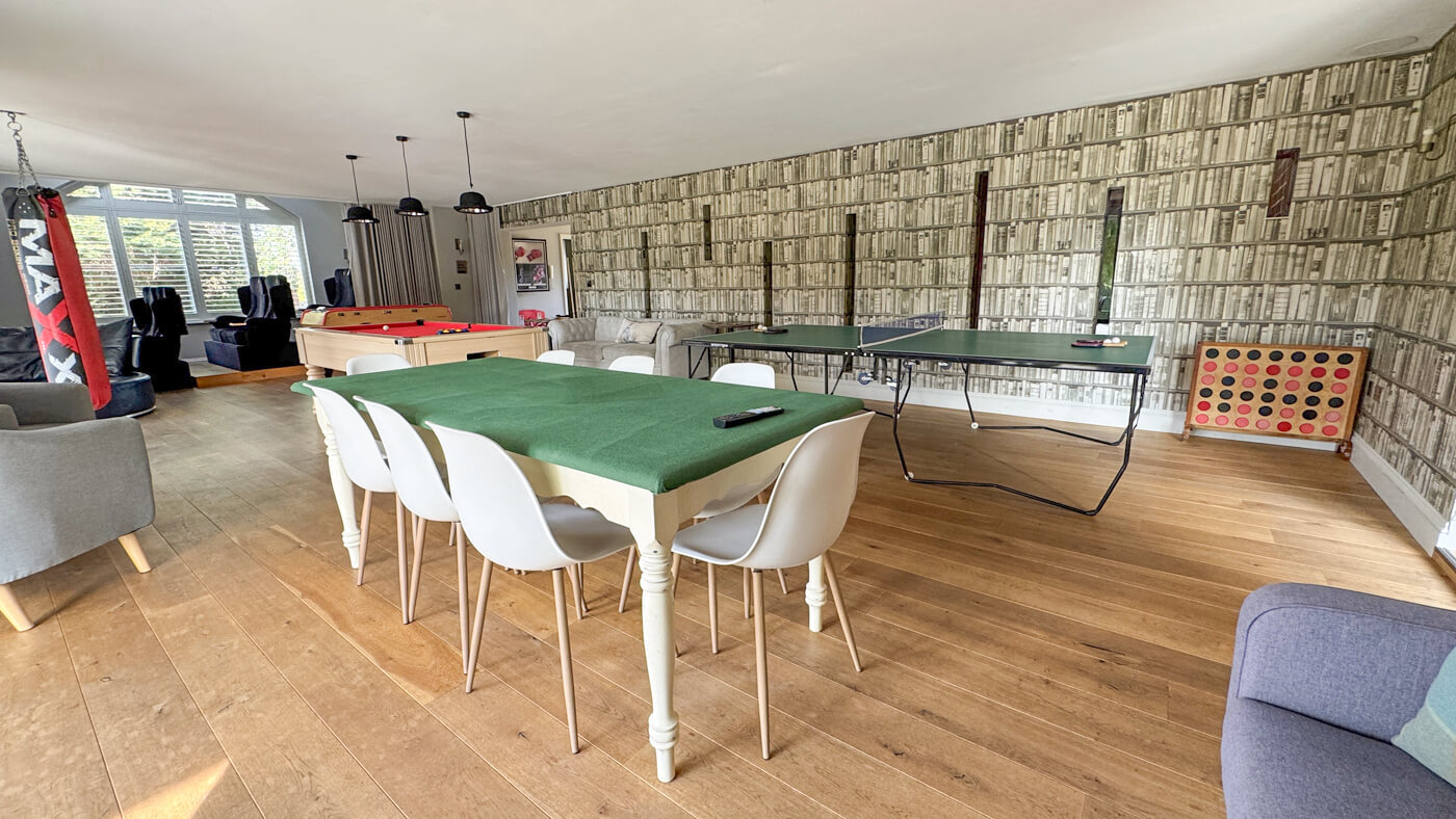 Games room card table
