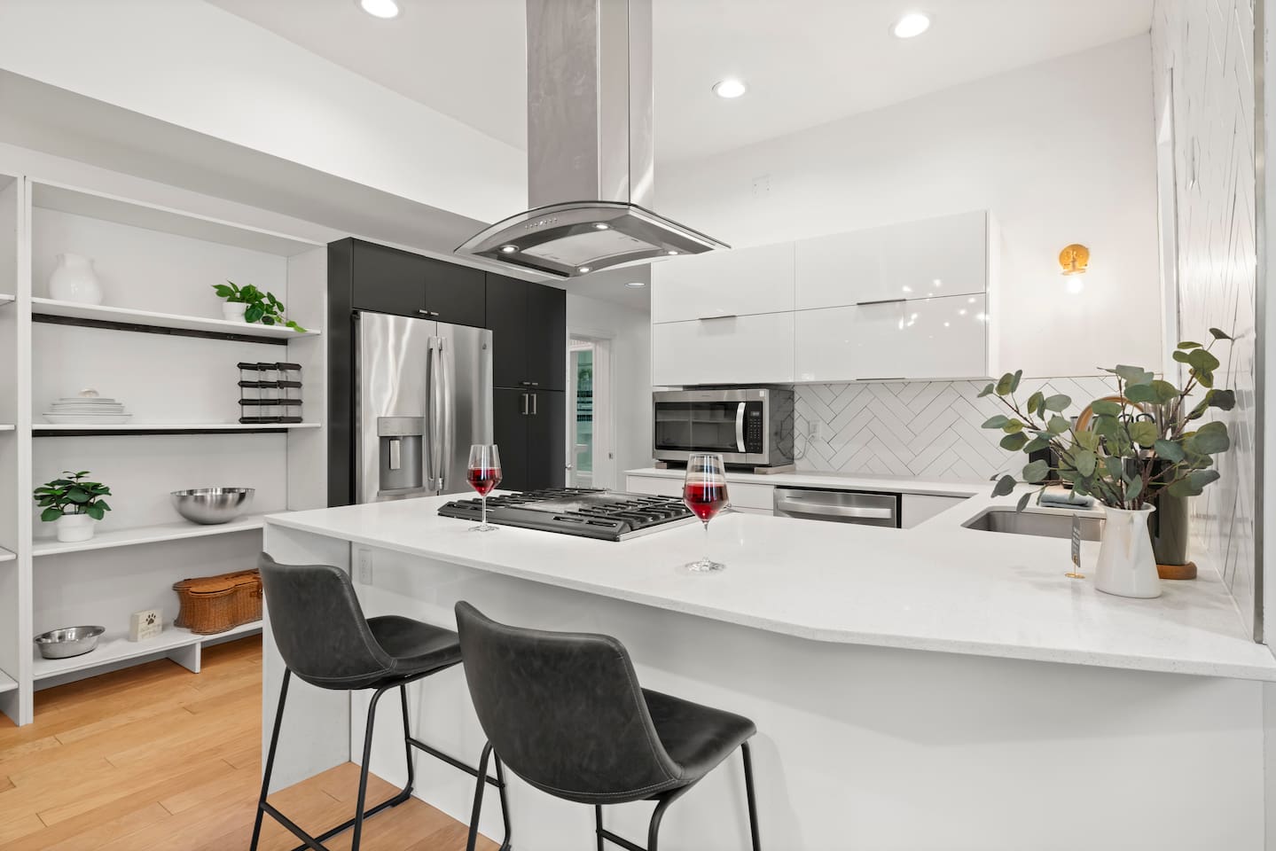 With its inviting layout and vintage charm, this kitchen isn’t just for cooking — it’s where stories are shared and après-ski snacks are devoured.