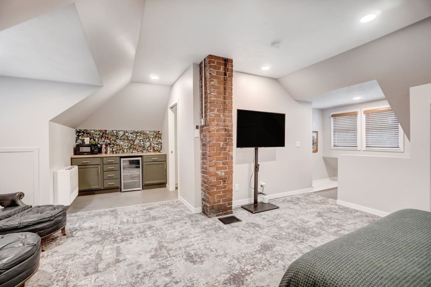 Bedroom 5 (Queen)