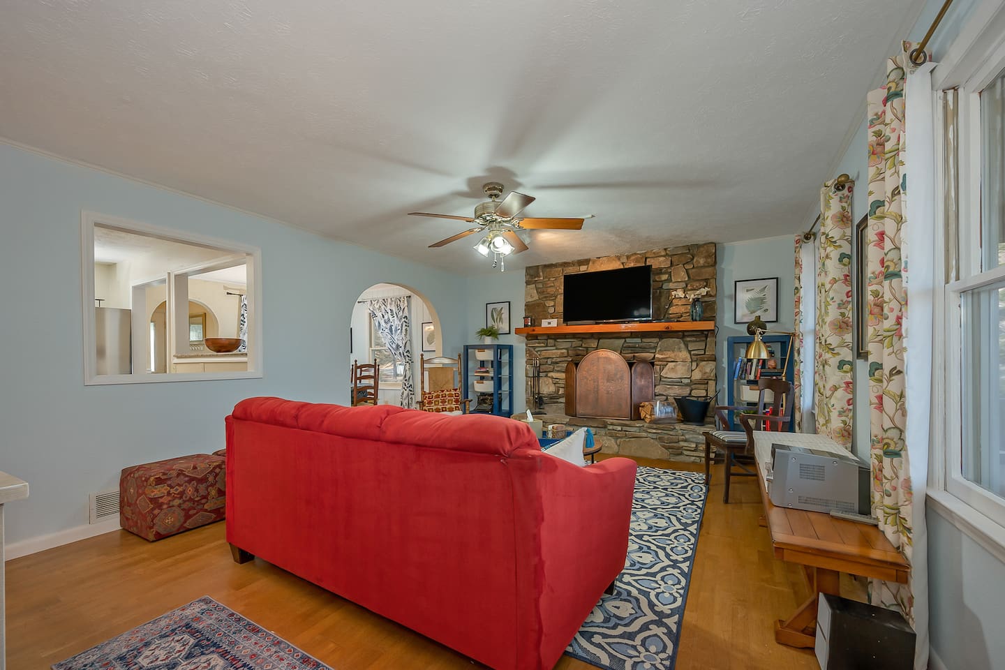 Colorful and cozy living room 