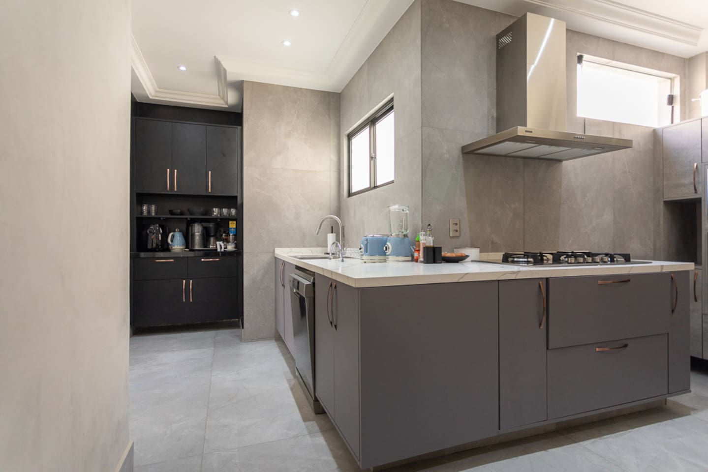 Brand new kitchen -- fully stocked with everything a chef could need!