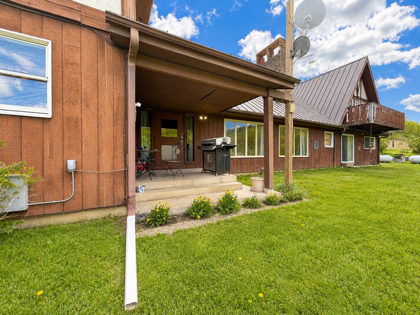 Enjoy your morning coffee or evening conversations and grilling on the outdoor patio overlooking the peaceful countryside.