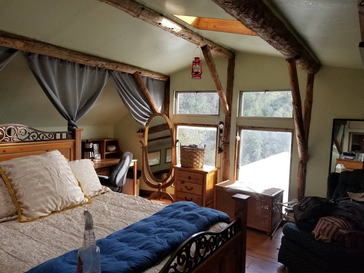 Queen bed in bedroom